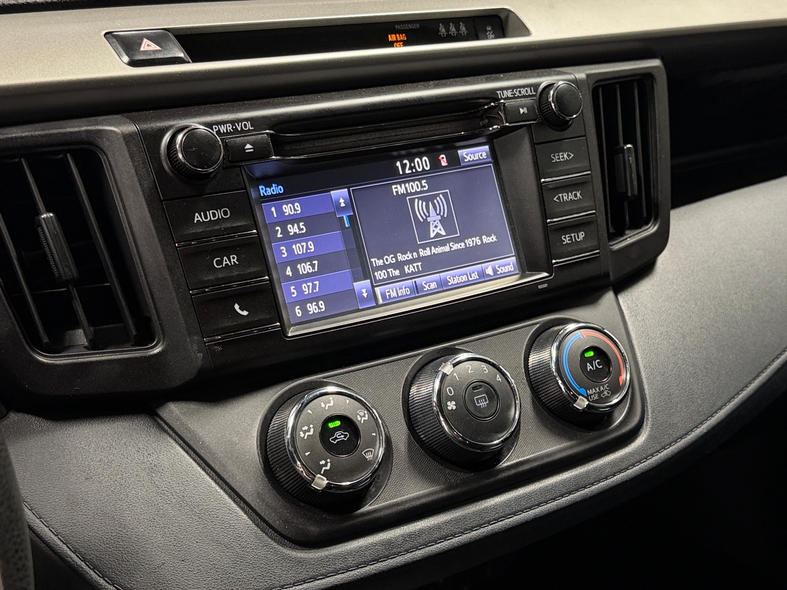 Thumbnail: 2018 Toyota RAV4 - 4