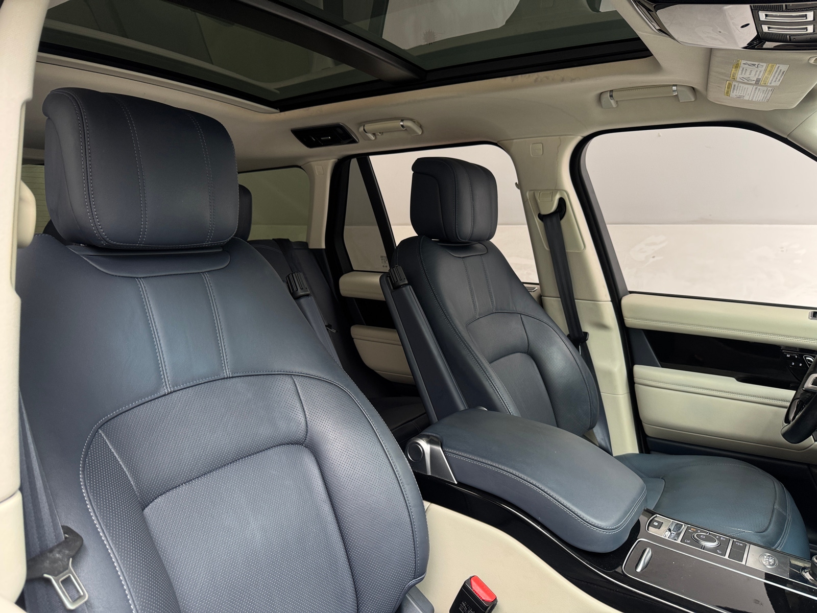 Thumbnail: 2018 Land Rover Range Rover - 2