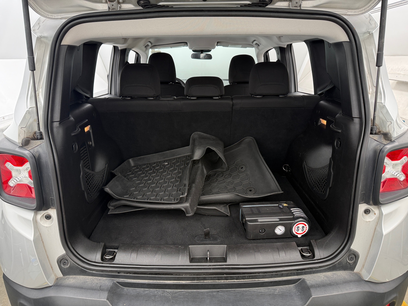 Thumbnail: 2016 Jeep Renegade - 7