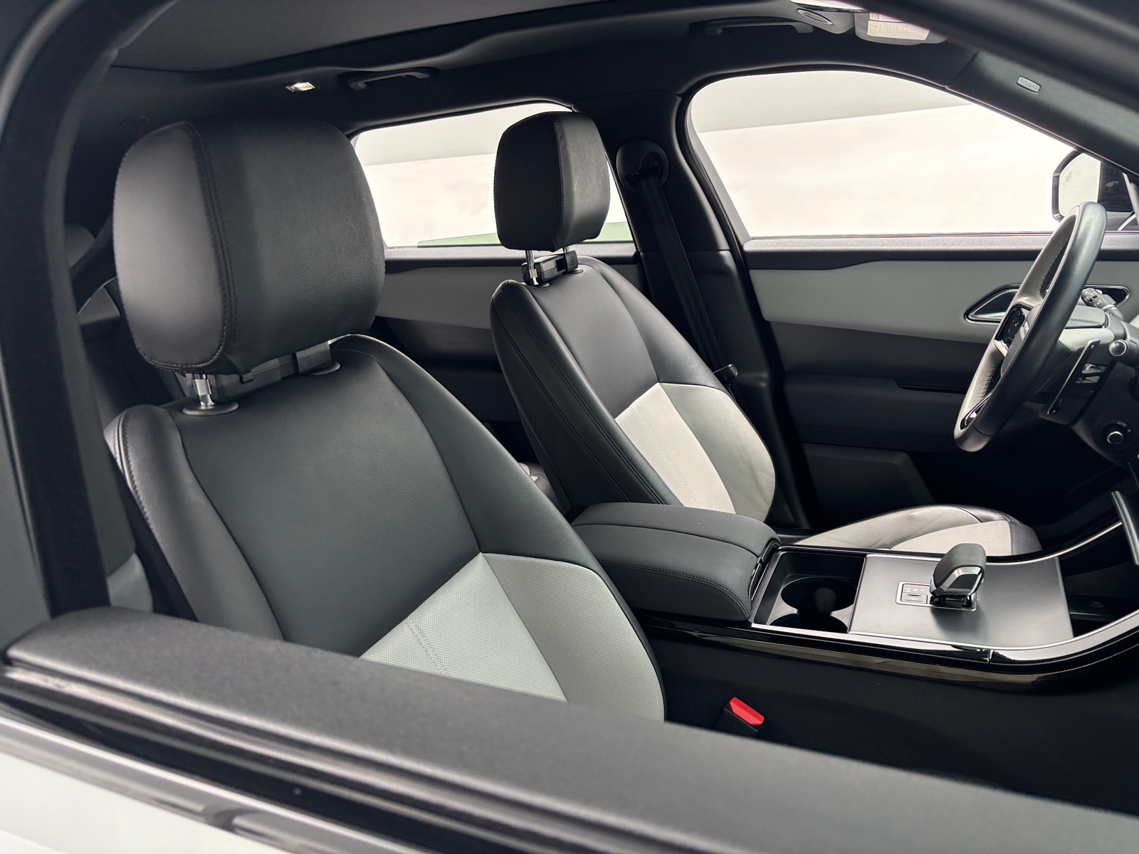 Thumbnail: 2024 Land Rover Range Rover Velar - 2