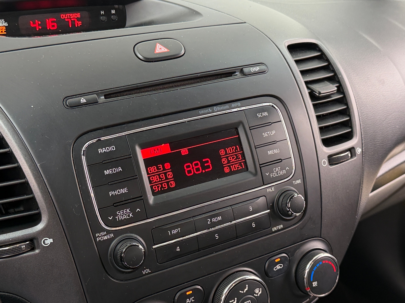 Thumbnail: 2016 Kia Forte - 4