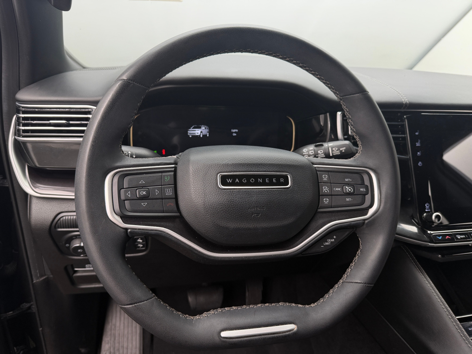 Thumbnail: 2022 Jeep Wagoneer - 4