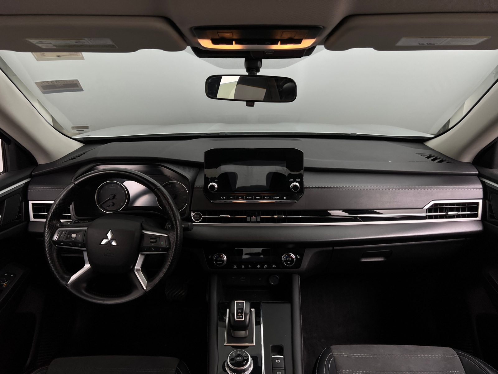 Thumbnail: 2024 Mitsubishi Outlander - 3
