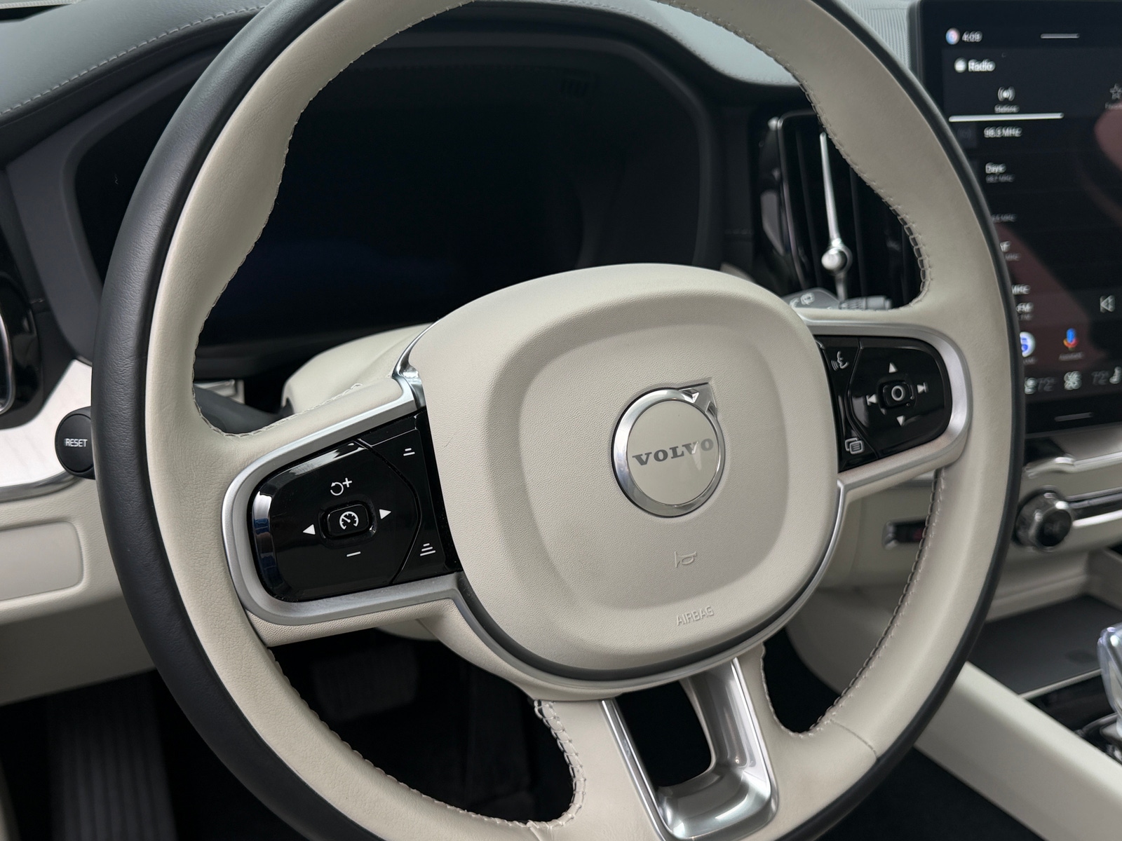 Thumbnail: 2026 Volvo XC60 - 4