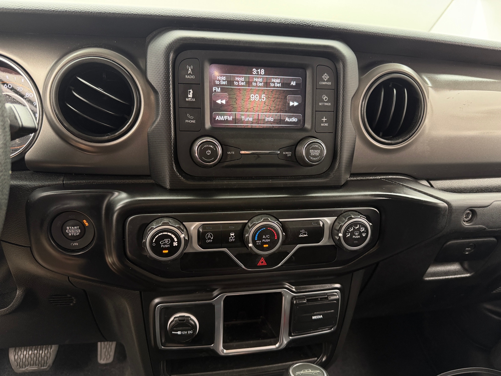 Thumbnail: 2021 Jeep Gladiator - 4