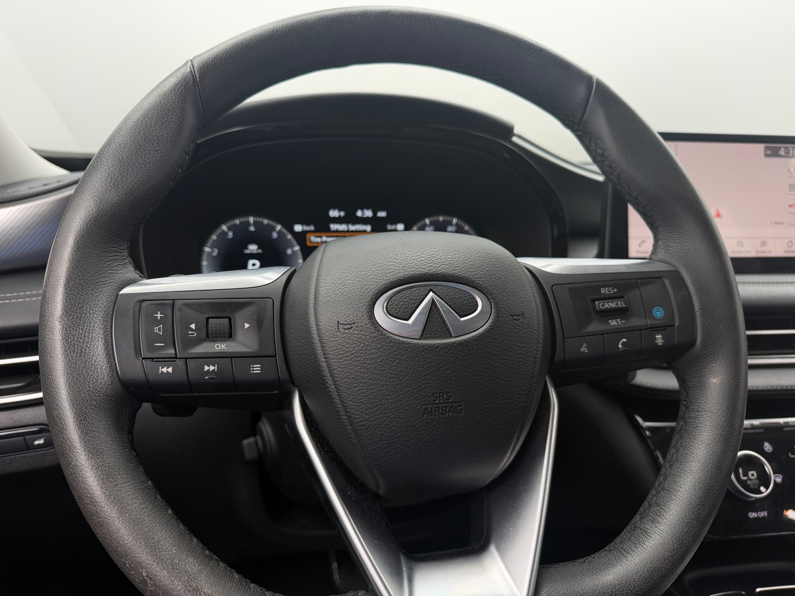 Thumbnail: 2023 INFINITI QX60 - 4
