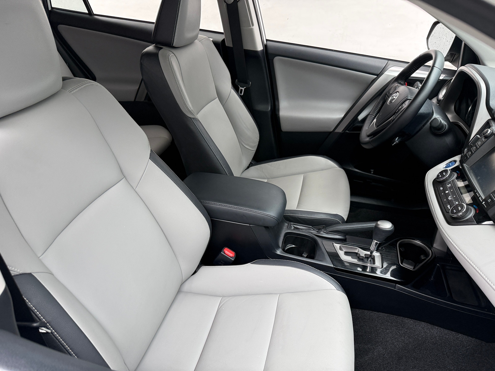 Thumbnail: 2016 Toyota RAV4 - 2