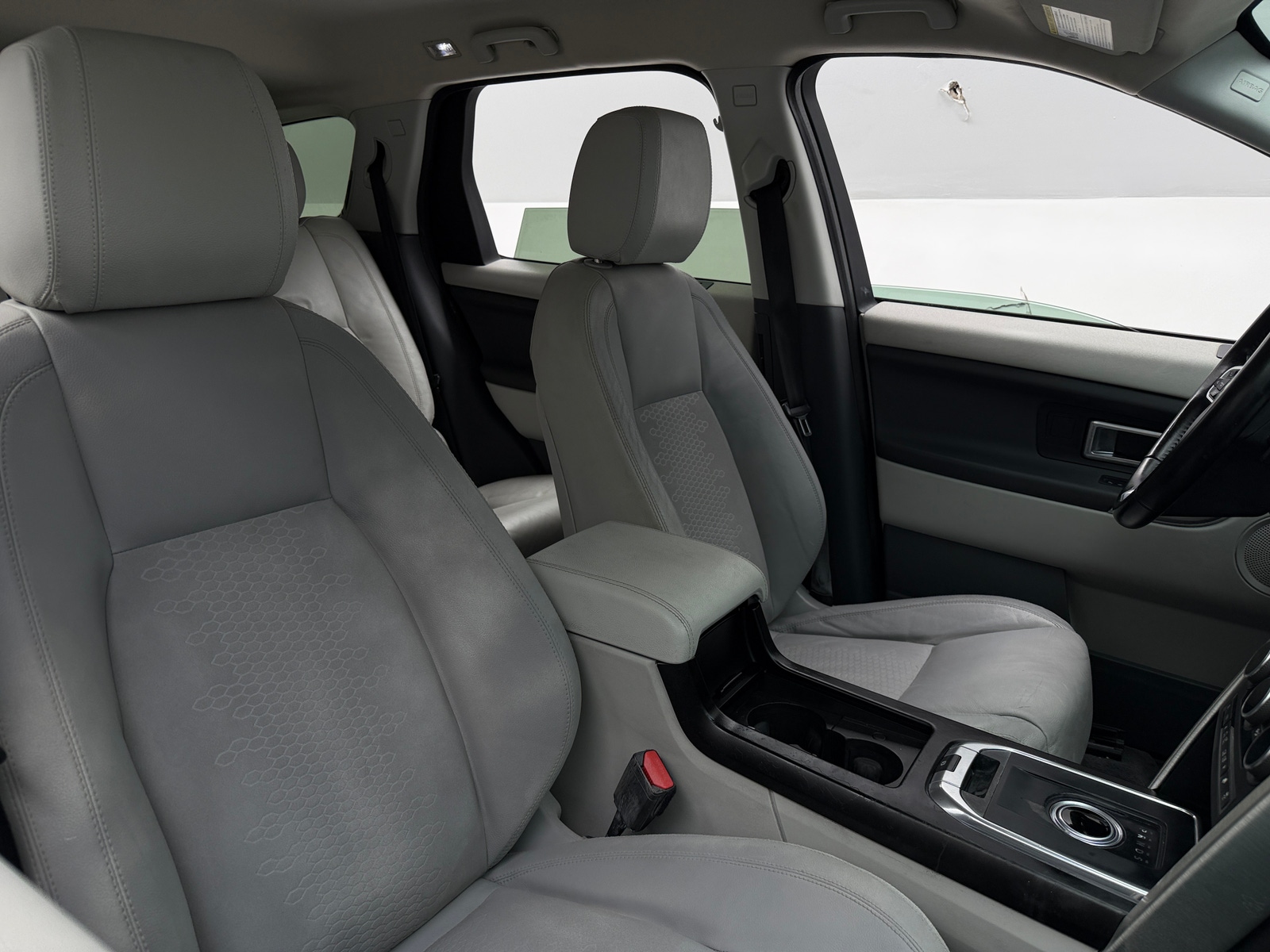 Thumbnail: 2015 Land Rover Discovery Sport - 2