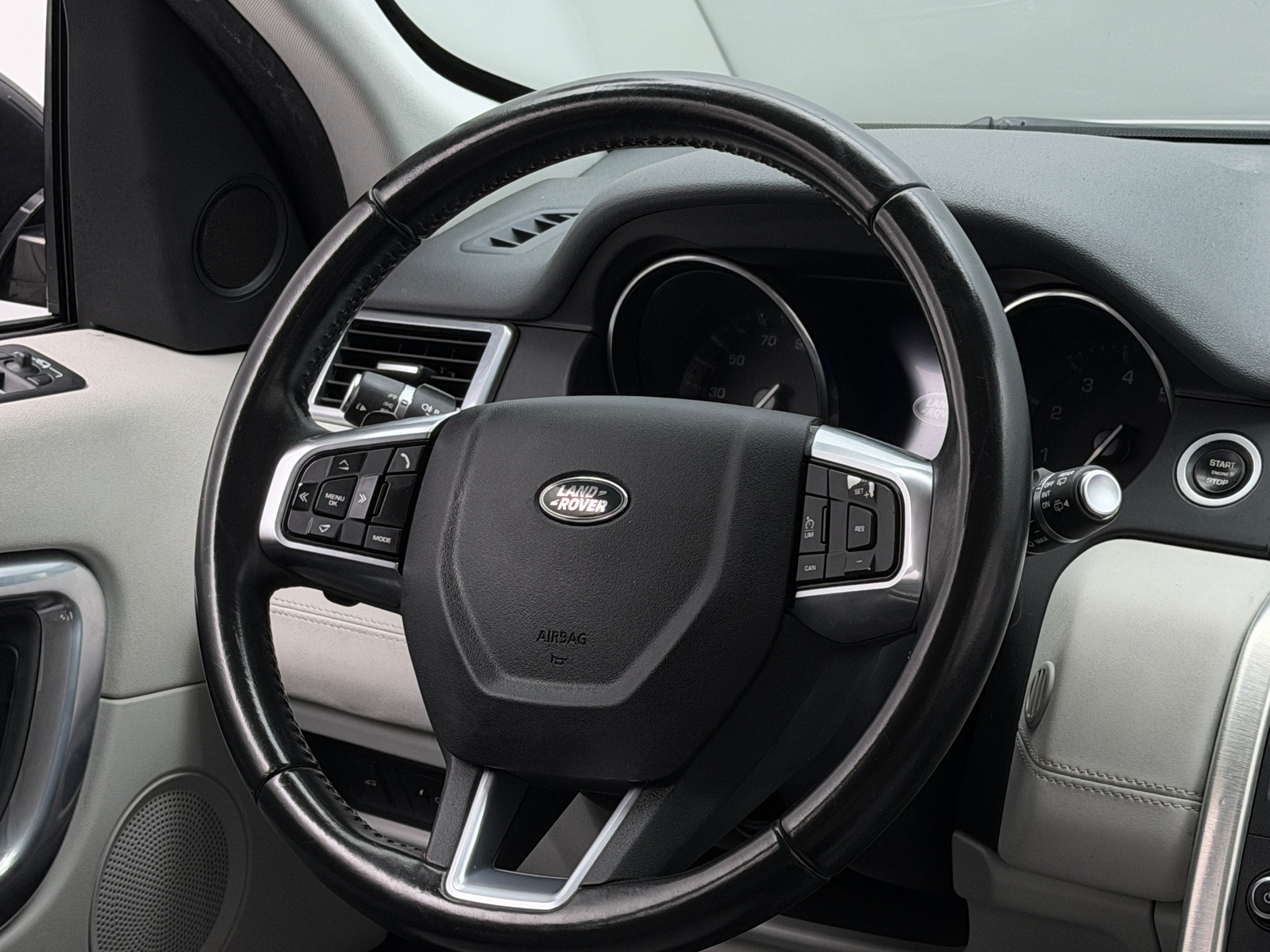 Thumbnail: 2015 Land Rover Discovery Sport - 5