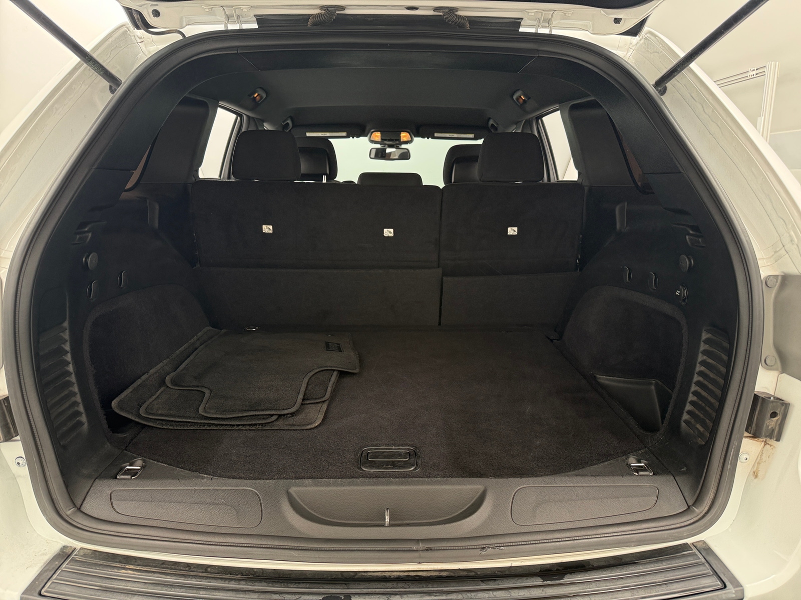 Thumbnail: 2015 Jeep Grand Cherokee - 7