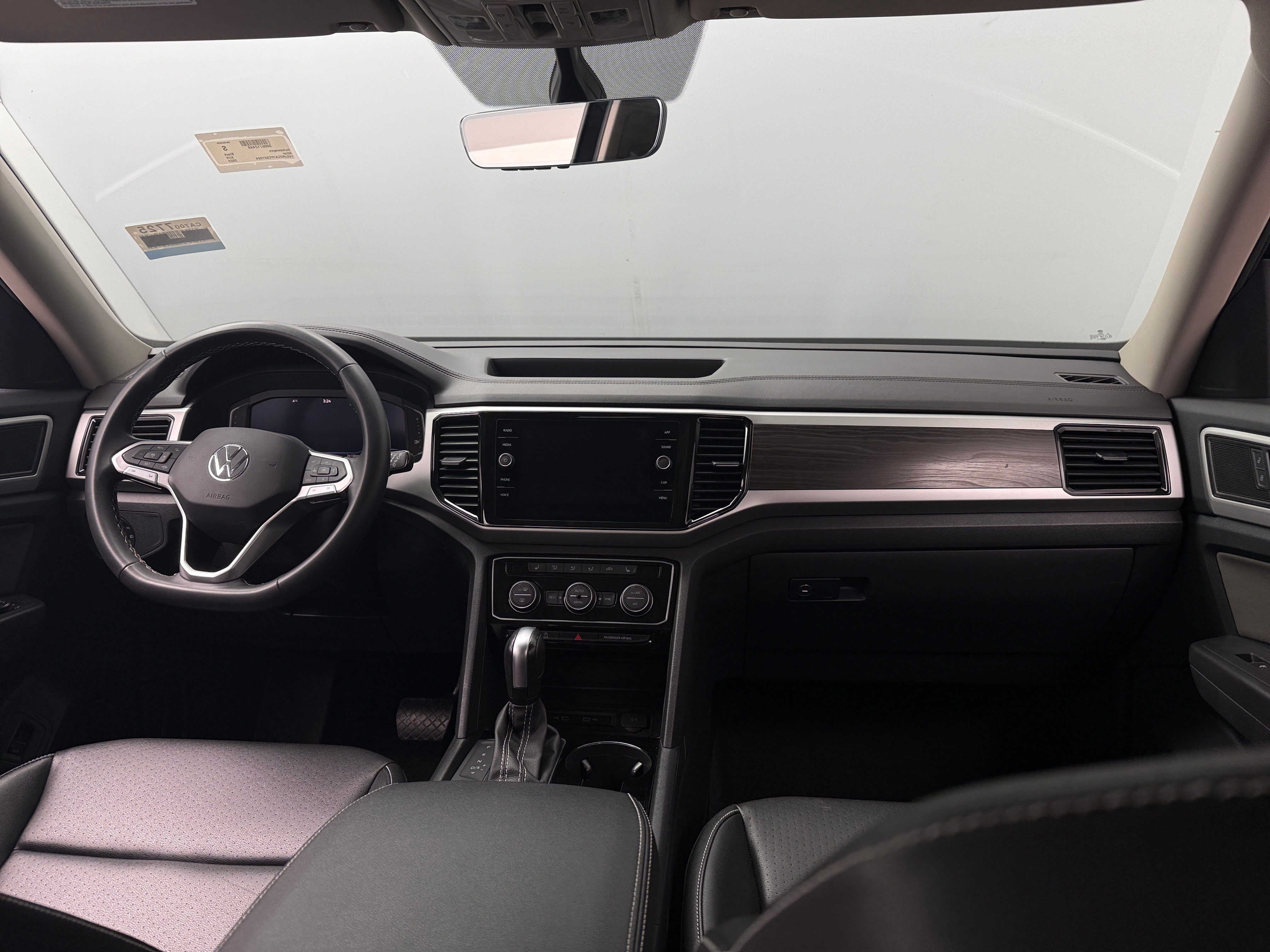 2023 Volkswagen Atlas SE w/Tech - Photo 3