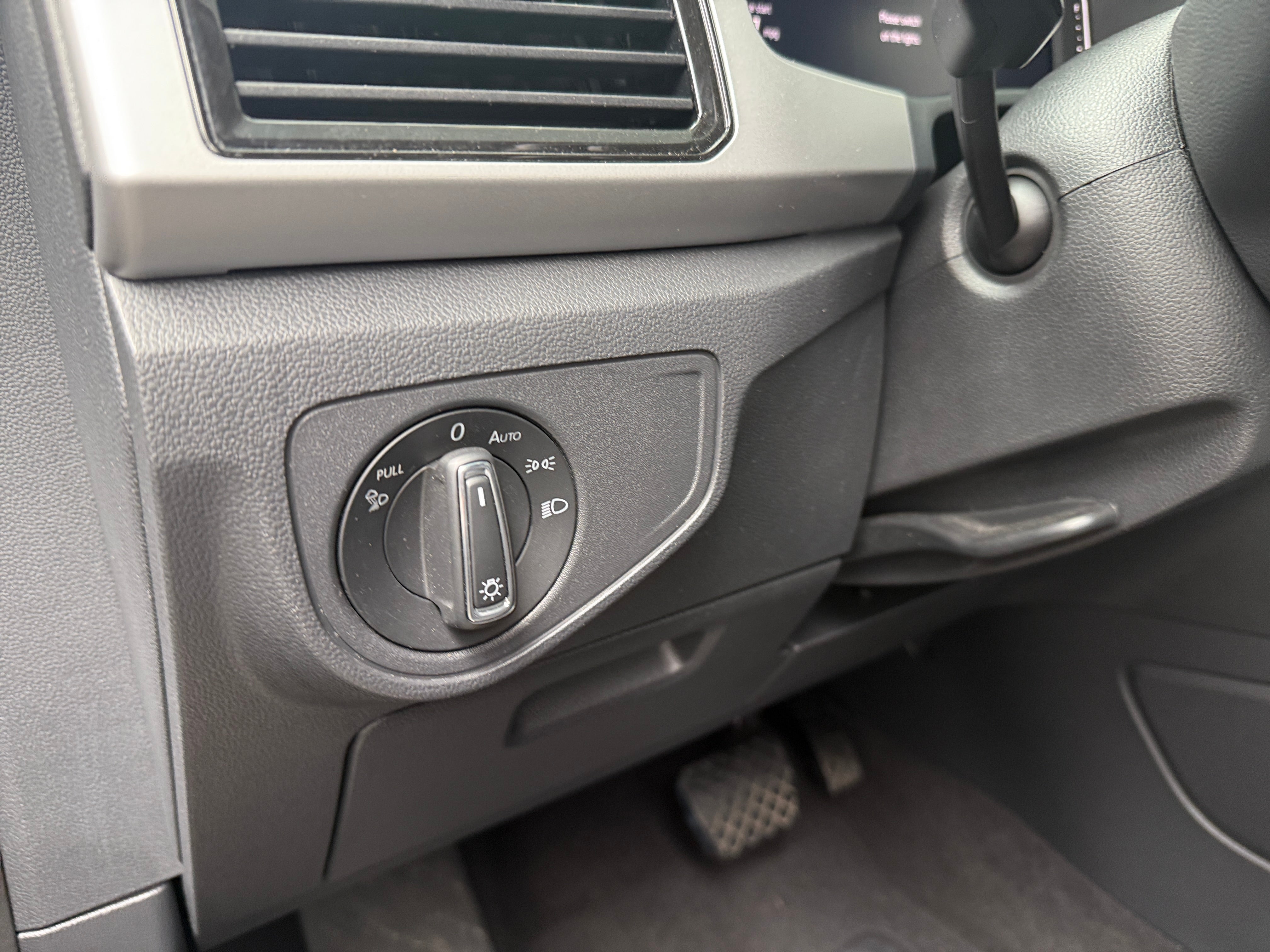 2023 Volkswagen Atlas SE w/Tech - Photo 10