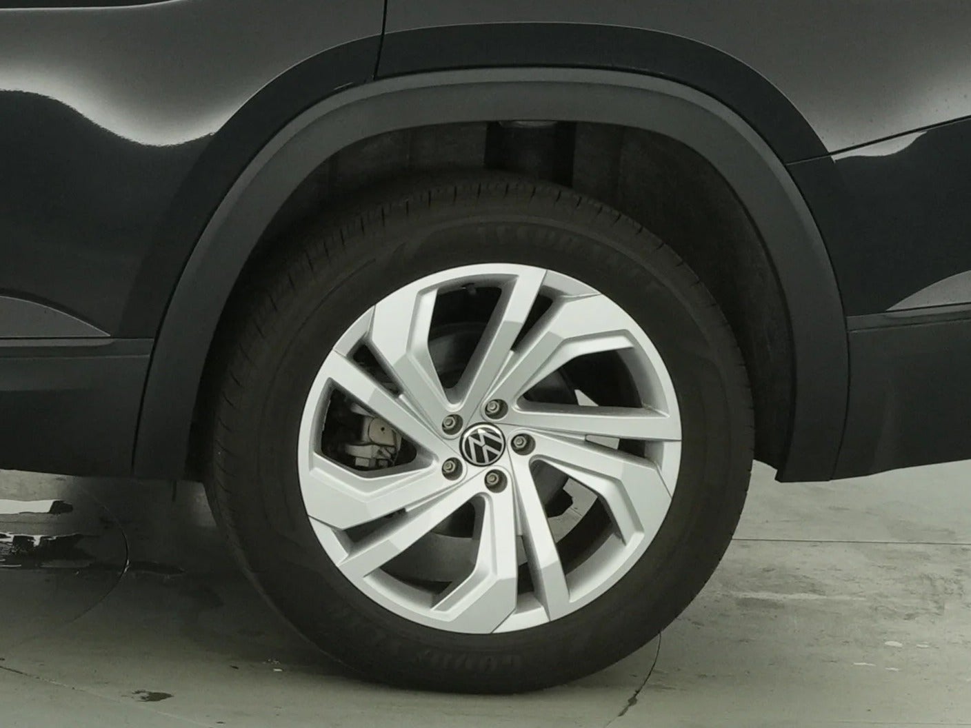 2023 Volkswagen Atlas SE w/Tech - Photo 21