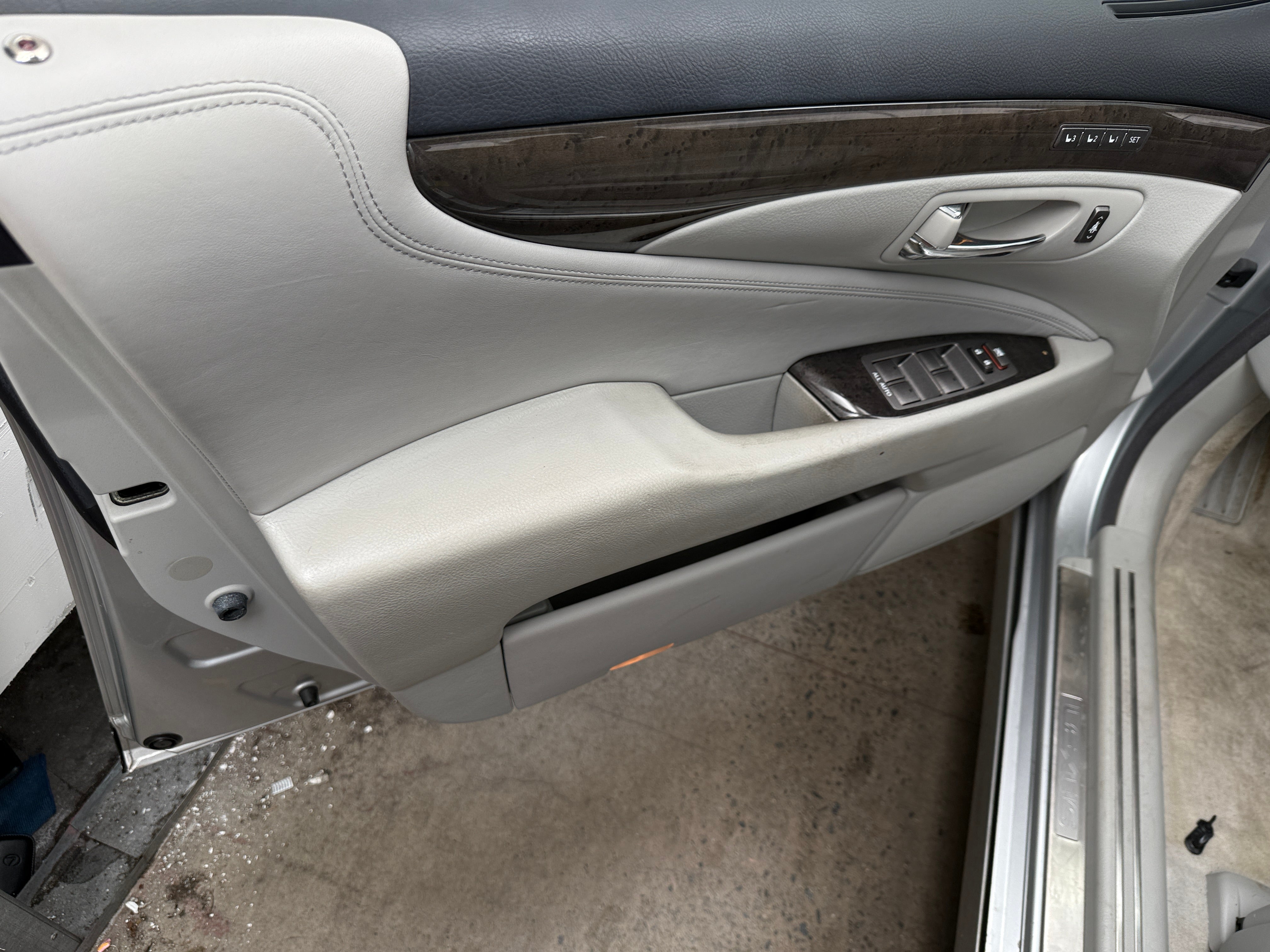 2012 Lexus LS Base