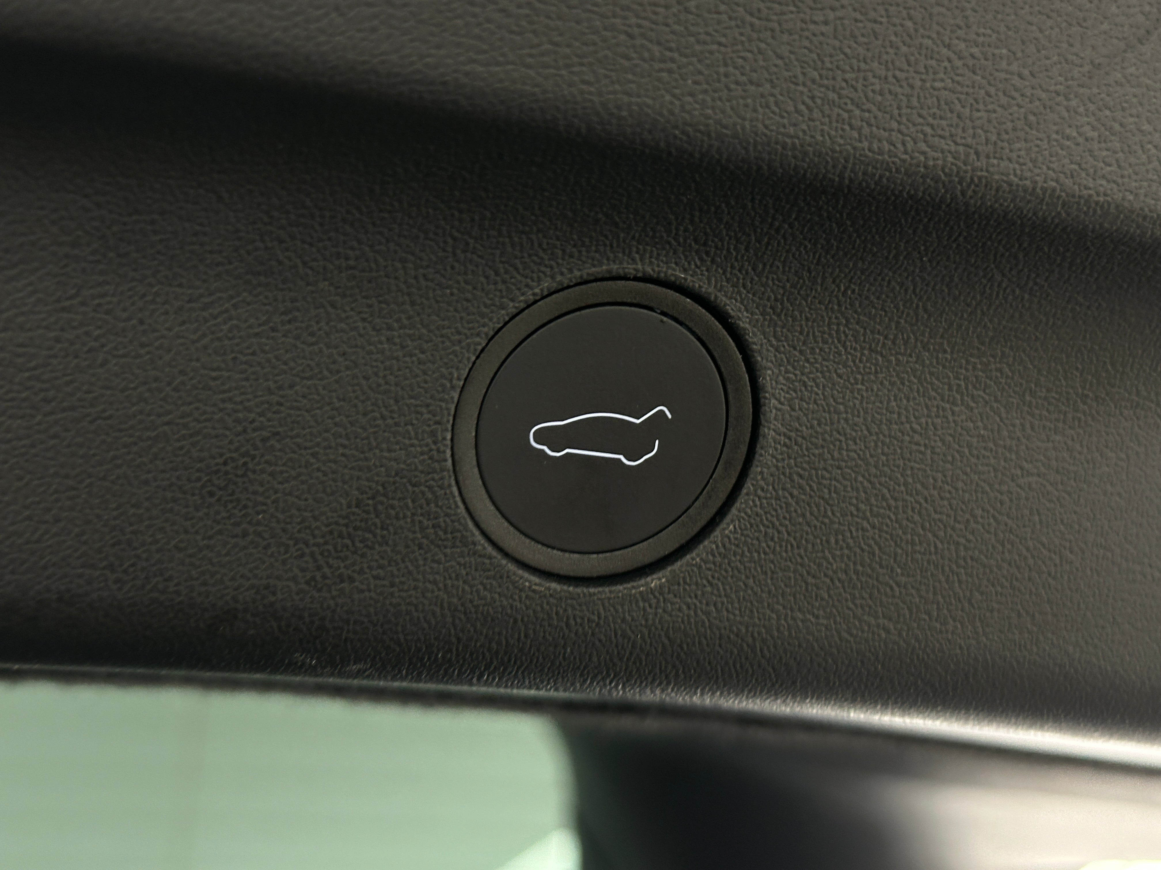 2023 Tesla Model Y Base