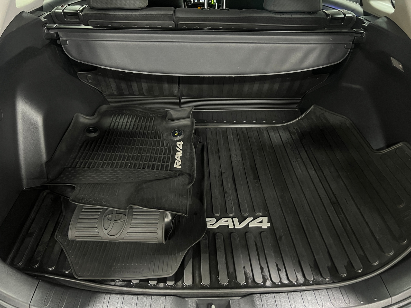 Thumbnail: 2020 Toyota RAV4 - 7