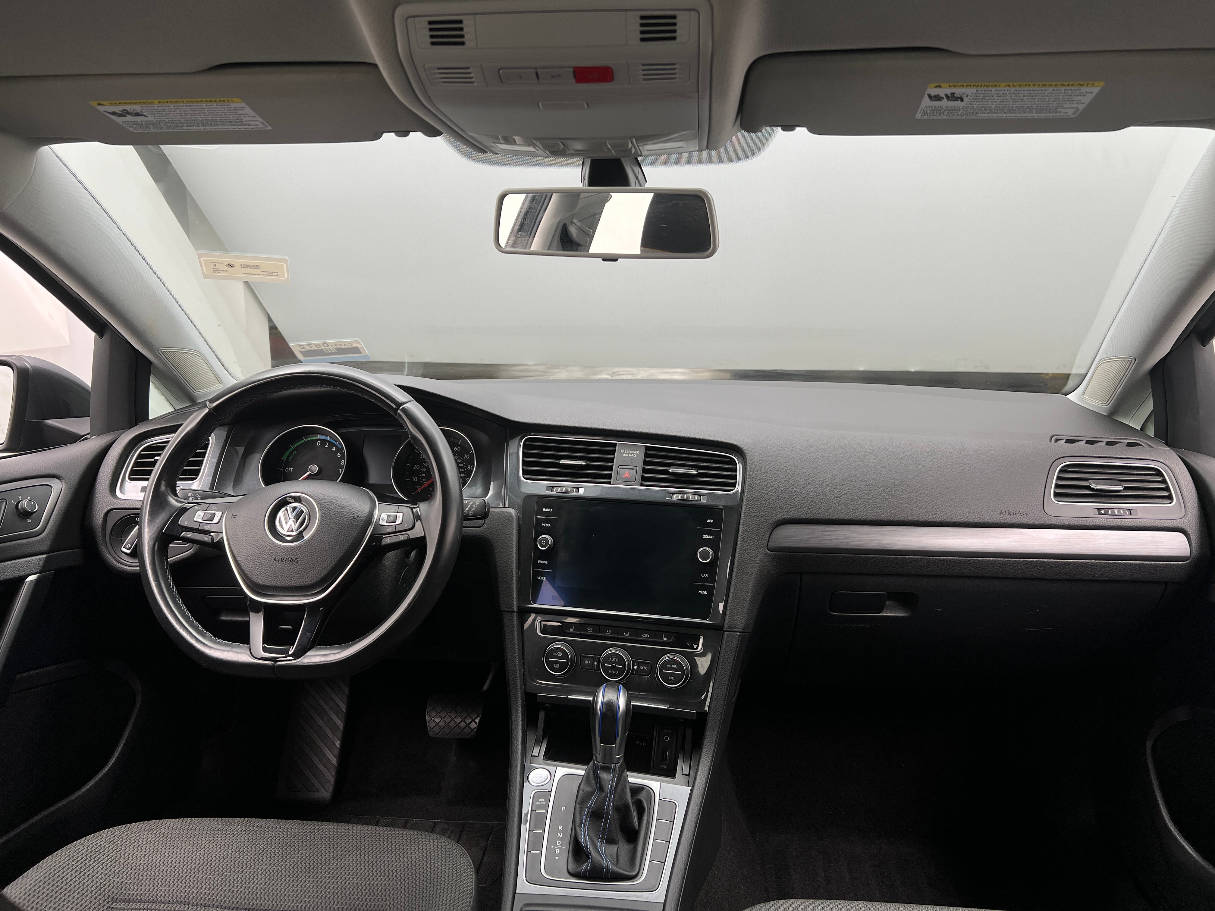 Used 2019 Volkswagen e-Golf e-Golf SE with VIN WVWKR7AU8KW903036 for sale in Oak Creek, WI
