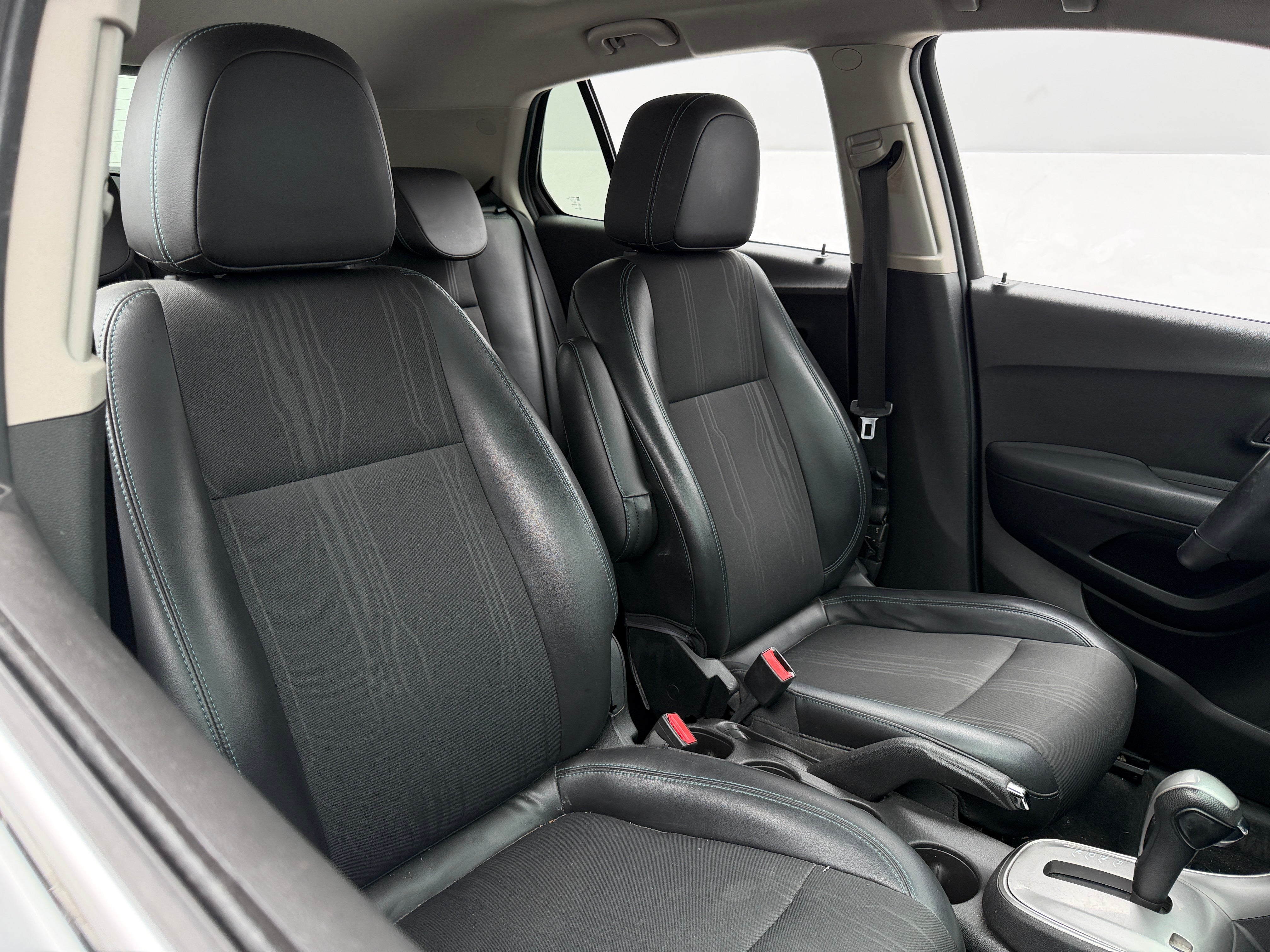 Used 2016 Chevrolet Trax LT with VIN 3GNCJPSB4GL267518 for sale in Pewaukee, WI