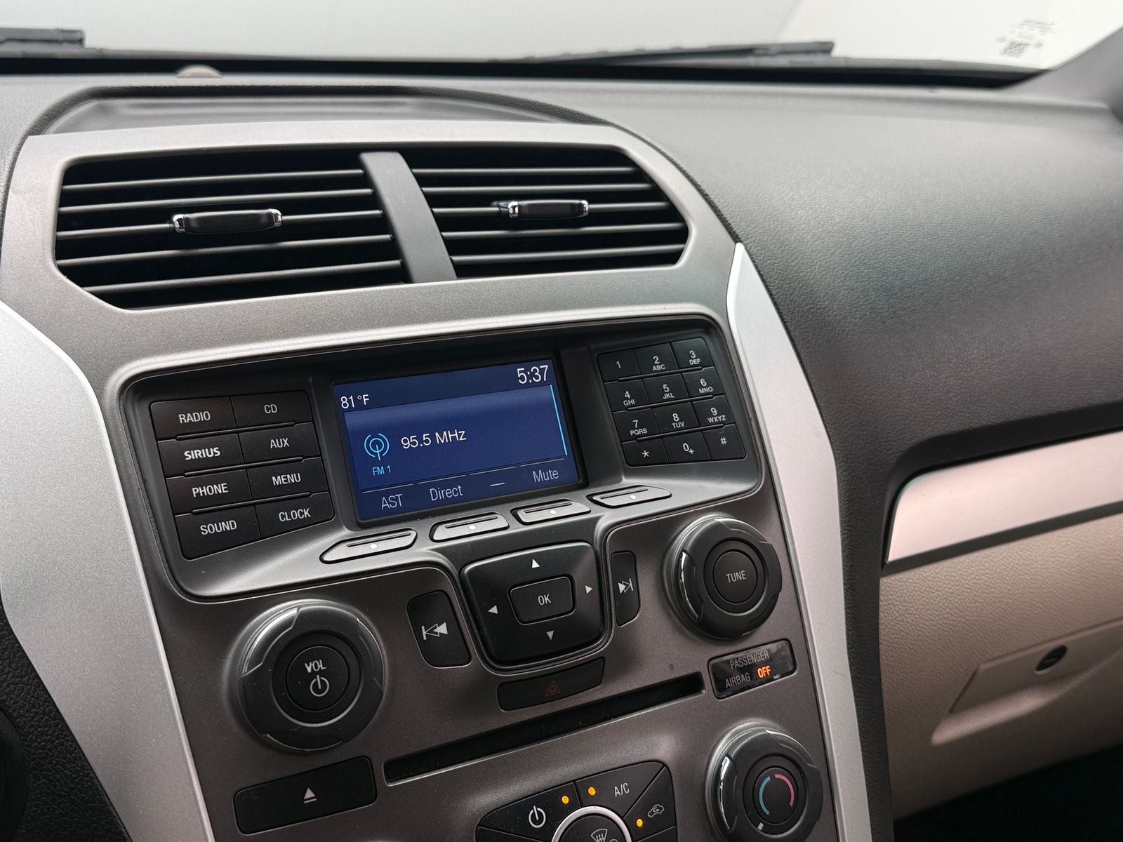 Thumbnail: 2015 Ford Explorer - 4