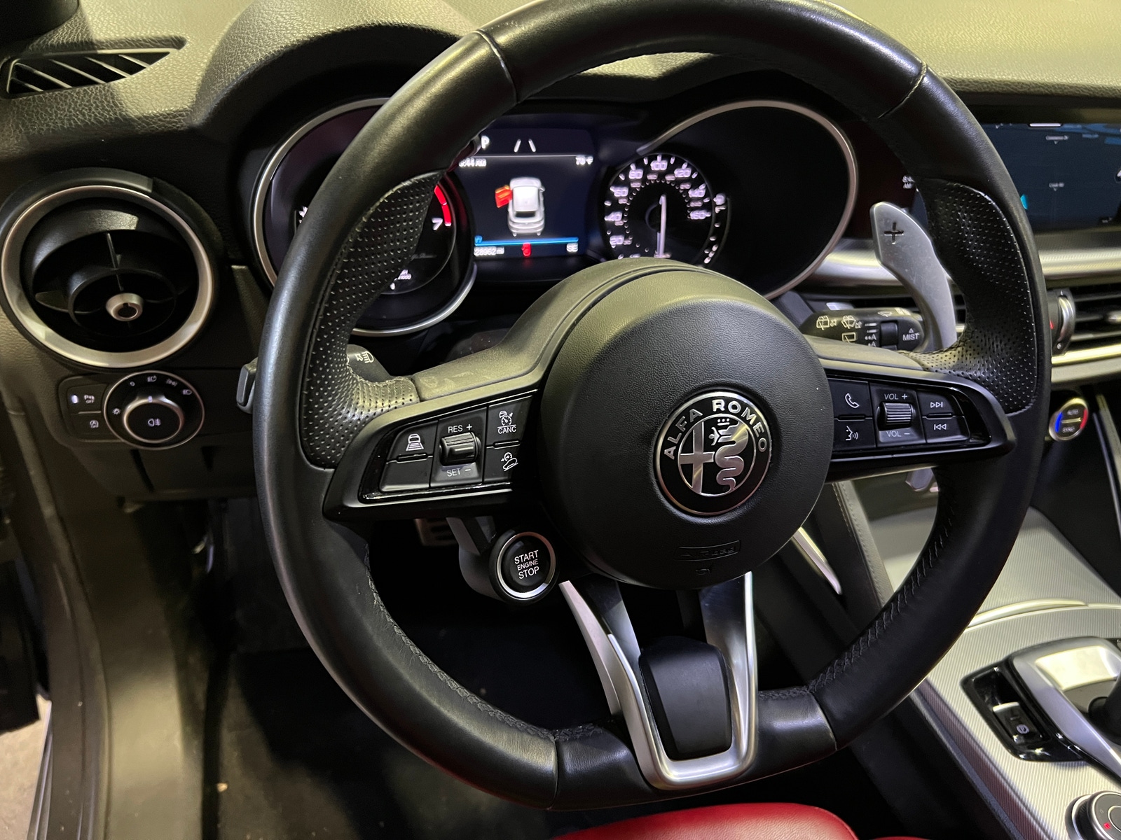 Thumbnail: 2023 Alfa Romeo Stelvio - 4