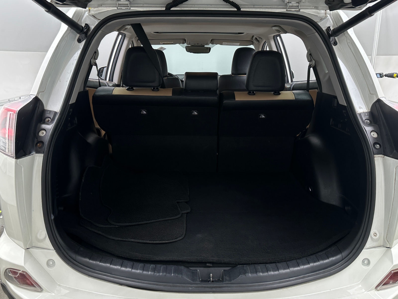 Thumbnail: 2018 Toyota RAV4 - 7