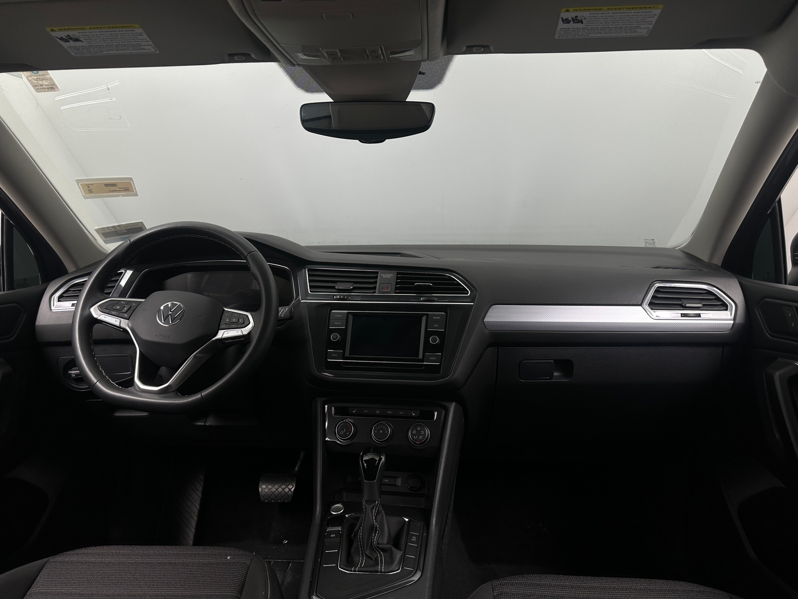 Thumbnail: 2023 Volkswagen Tiguan - 3