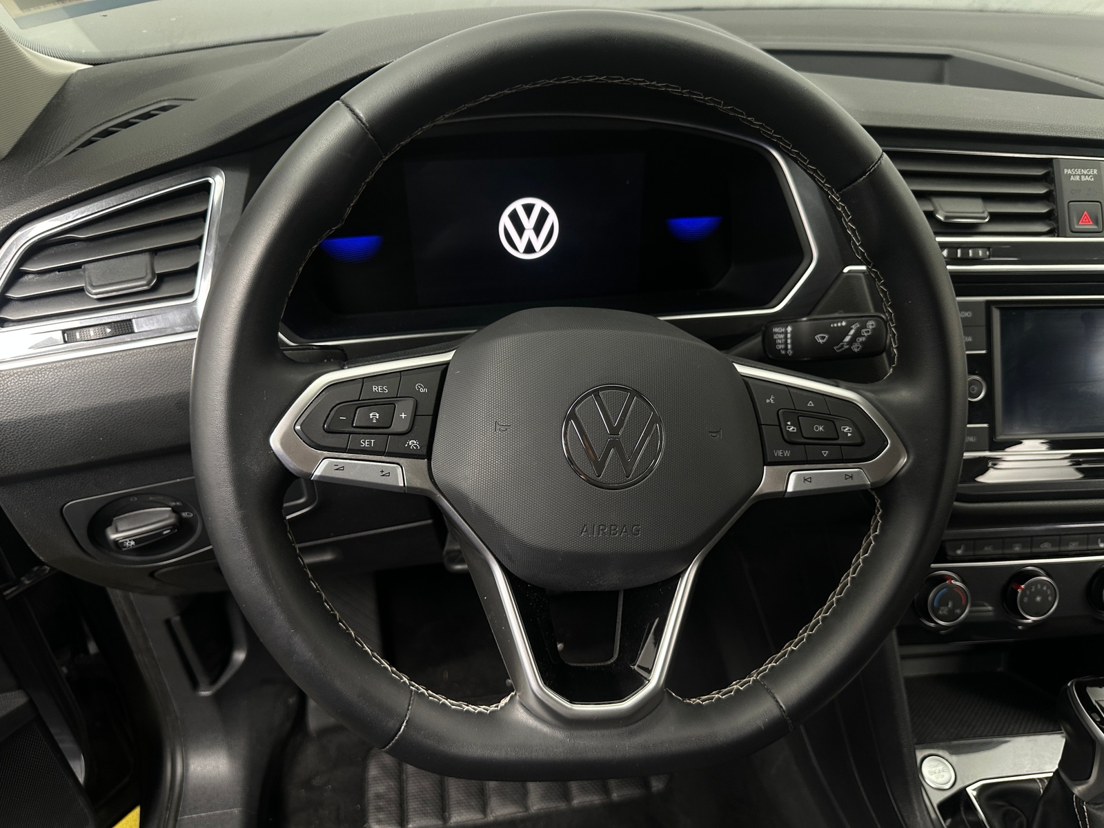Thumbnail: 2023 Volkswagen Tiguan - 5