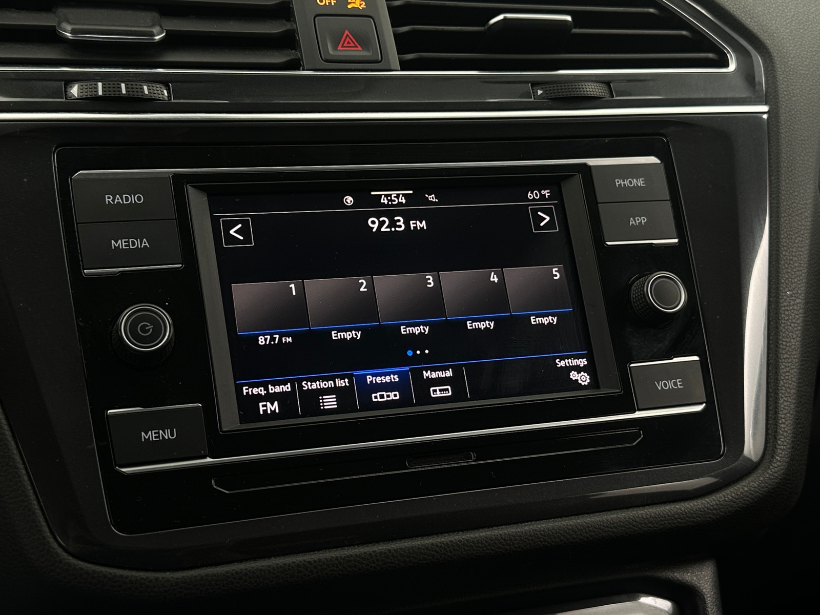 Thumbnail: 2023 Volkswagen Tiguan - 4