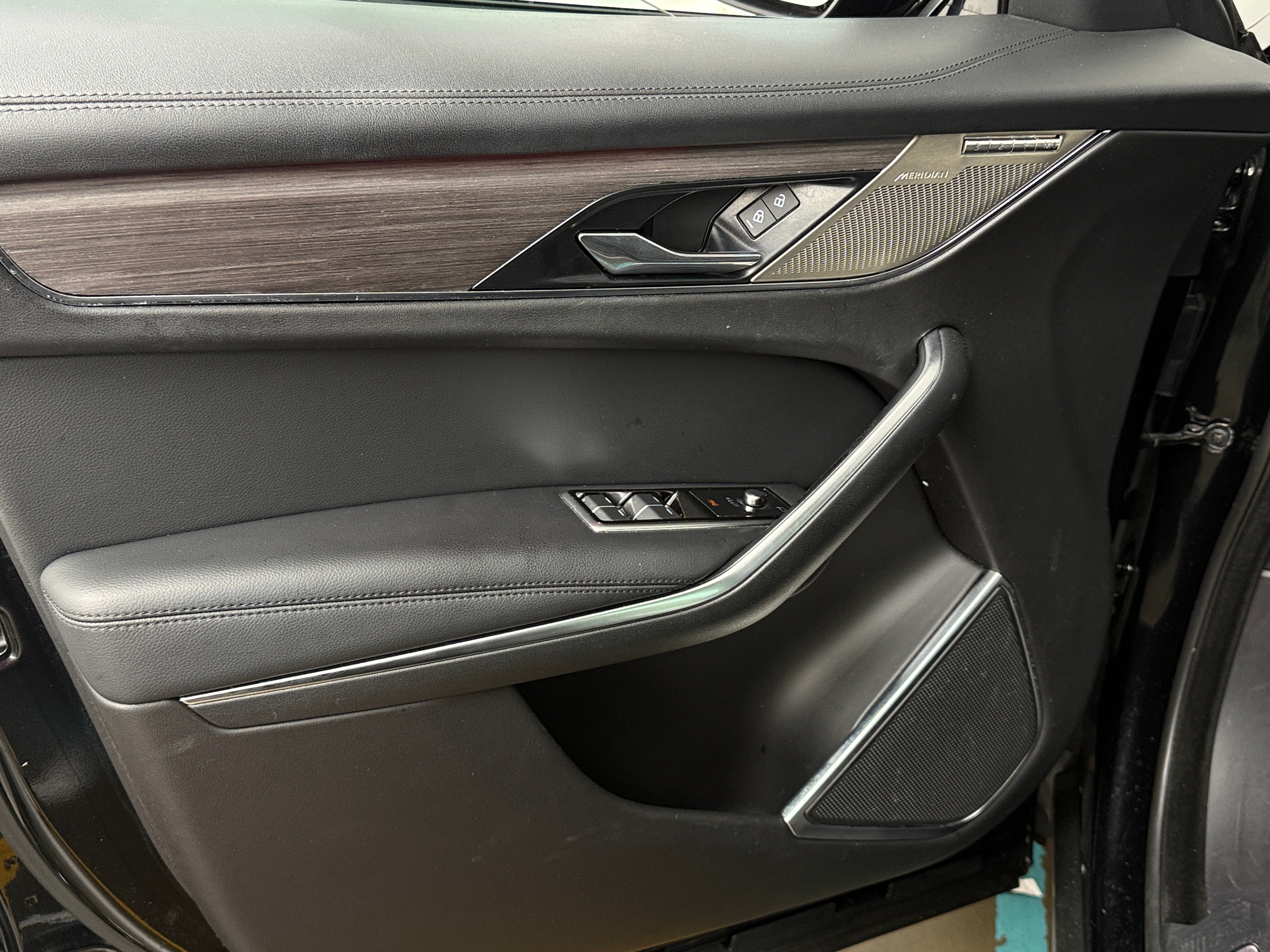 2023 Jaguar F-Pace S - Photo 8