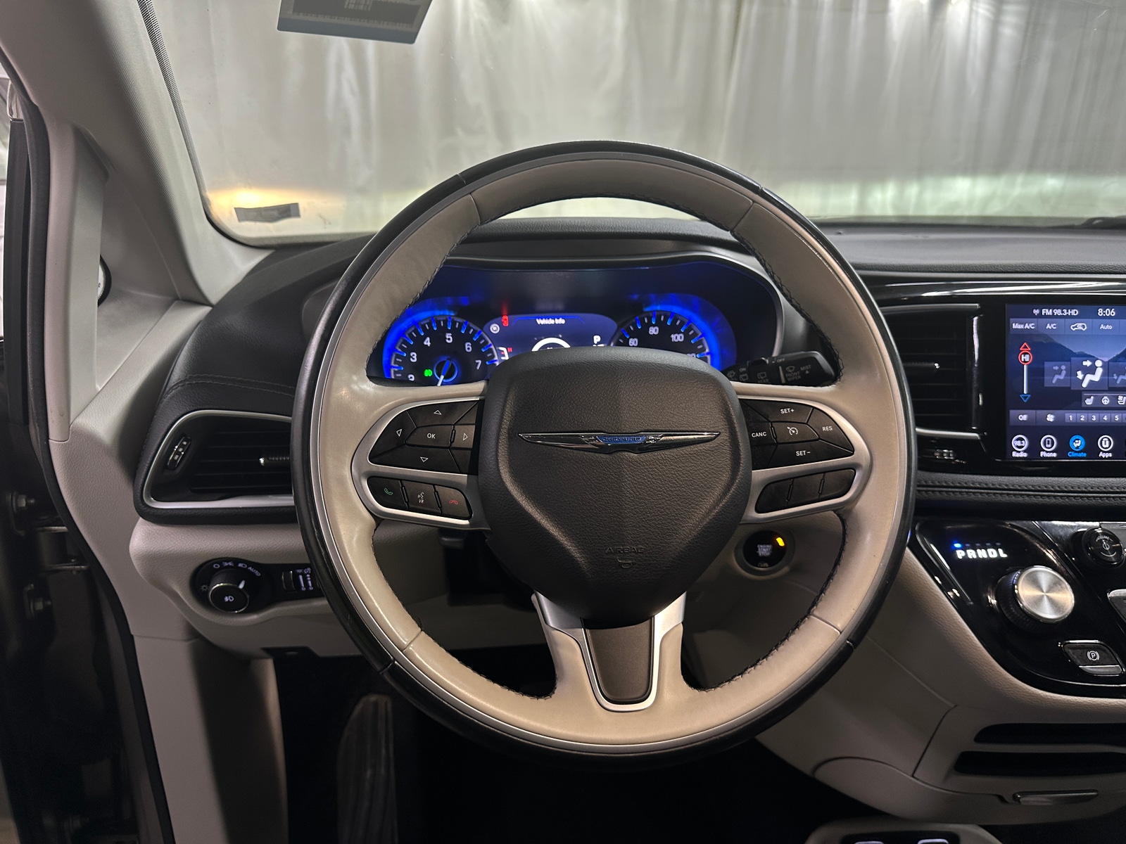 Thumbnail: 2018 Chrysler Pacifica - 4