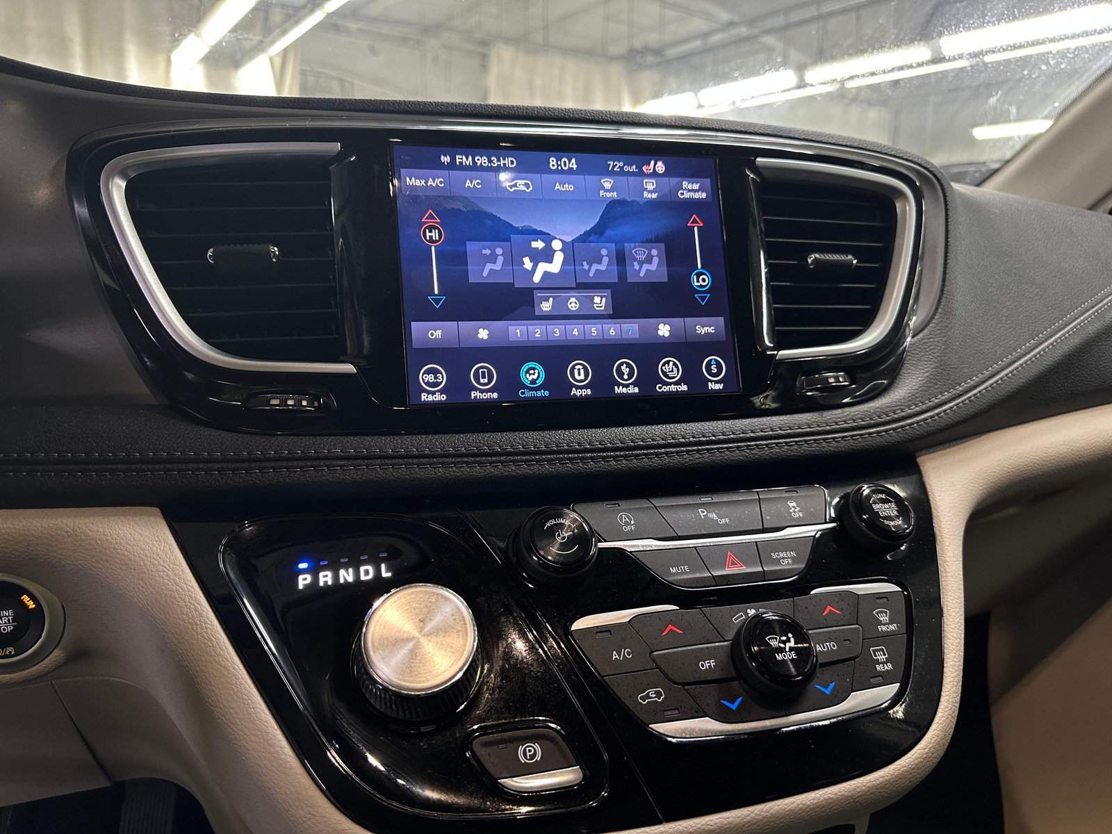 Thumbnail: 2018 Chrysler Pacifica - 3