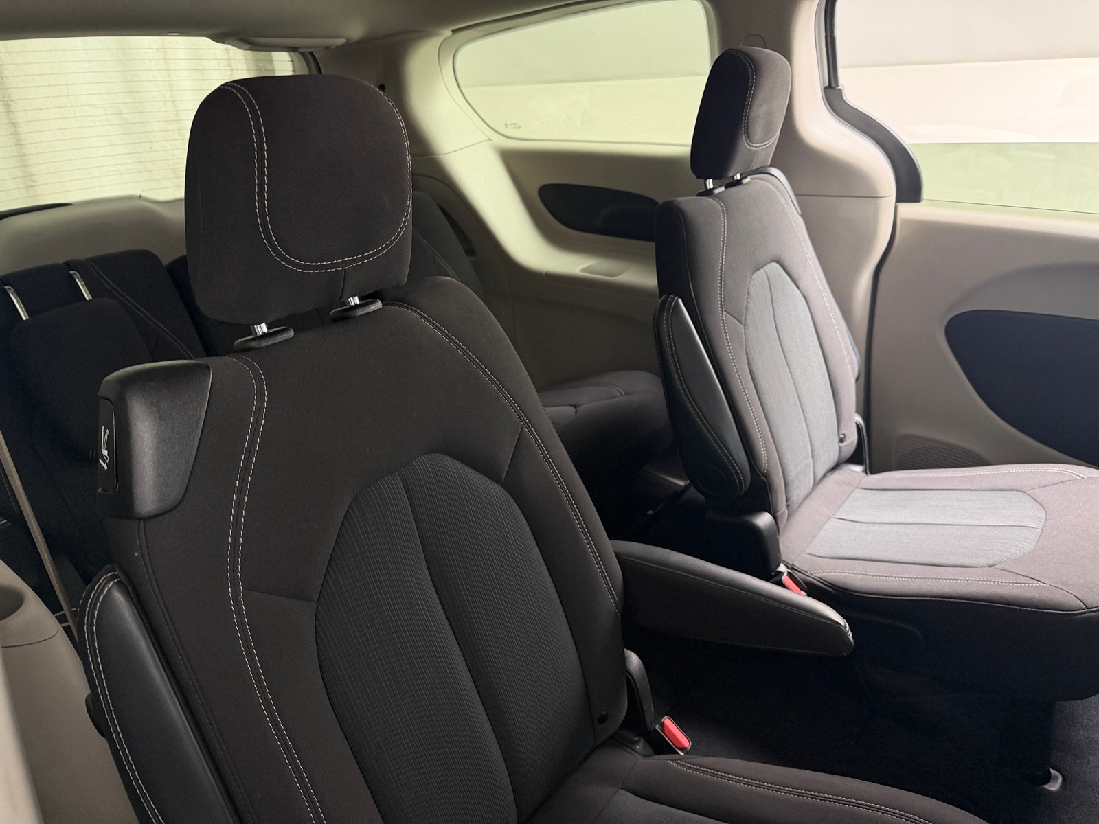 Thumbnail: 2024 Chrysler Voyager - 6