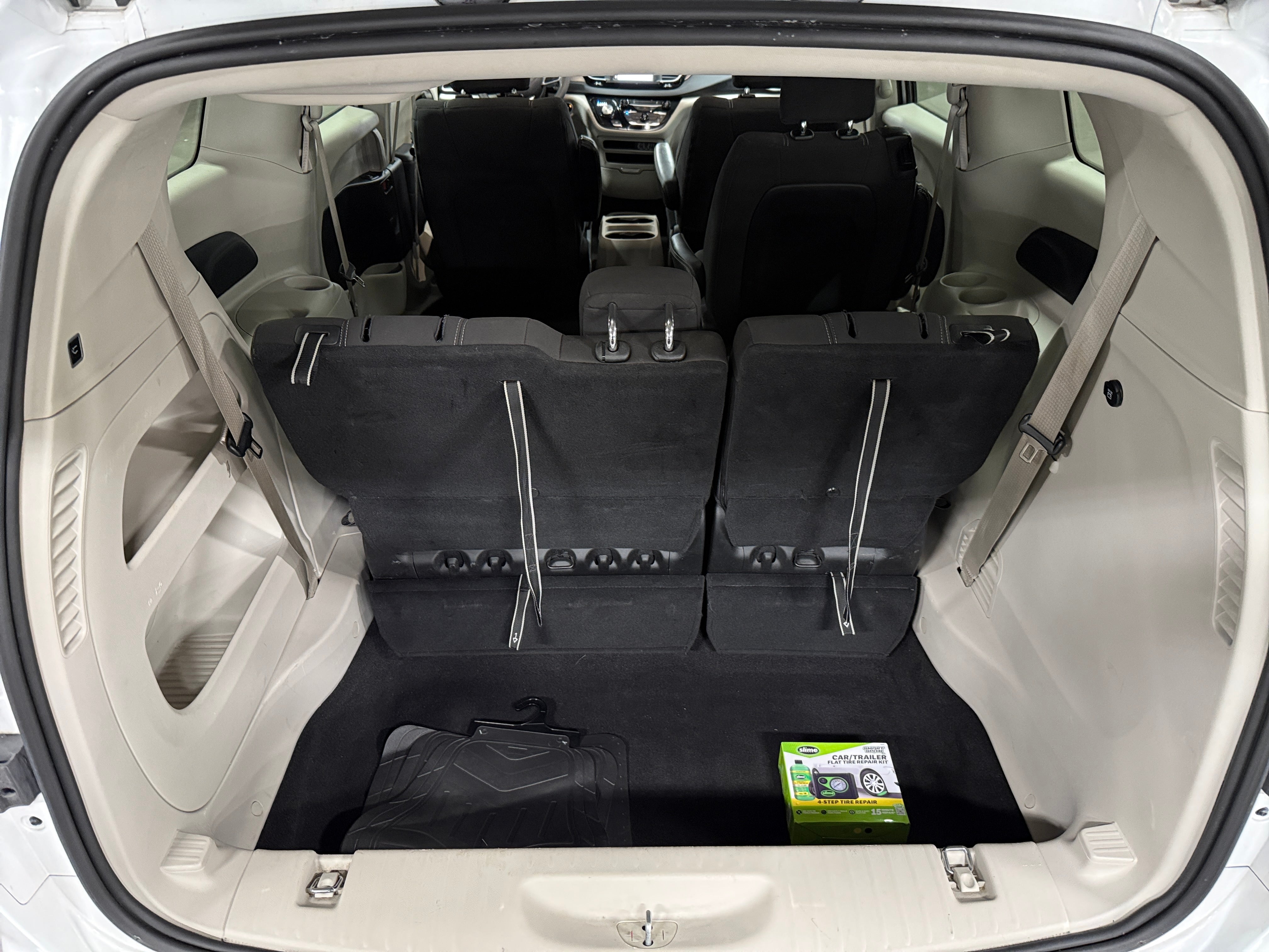 2024 Chrysler Voyager LX