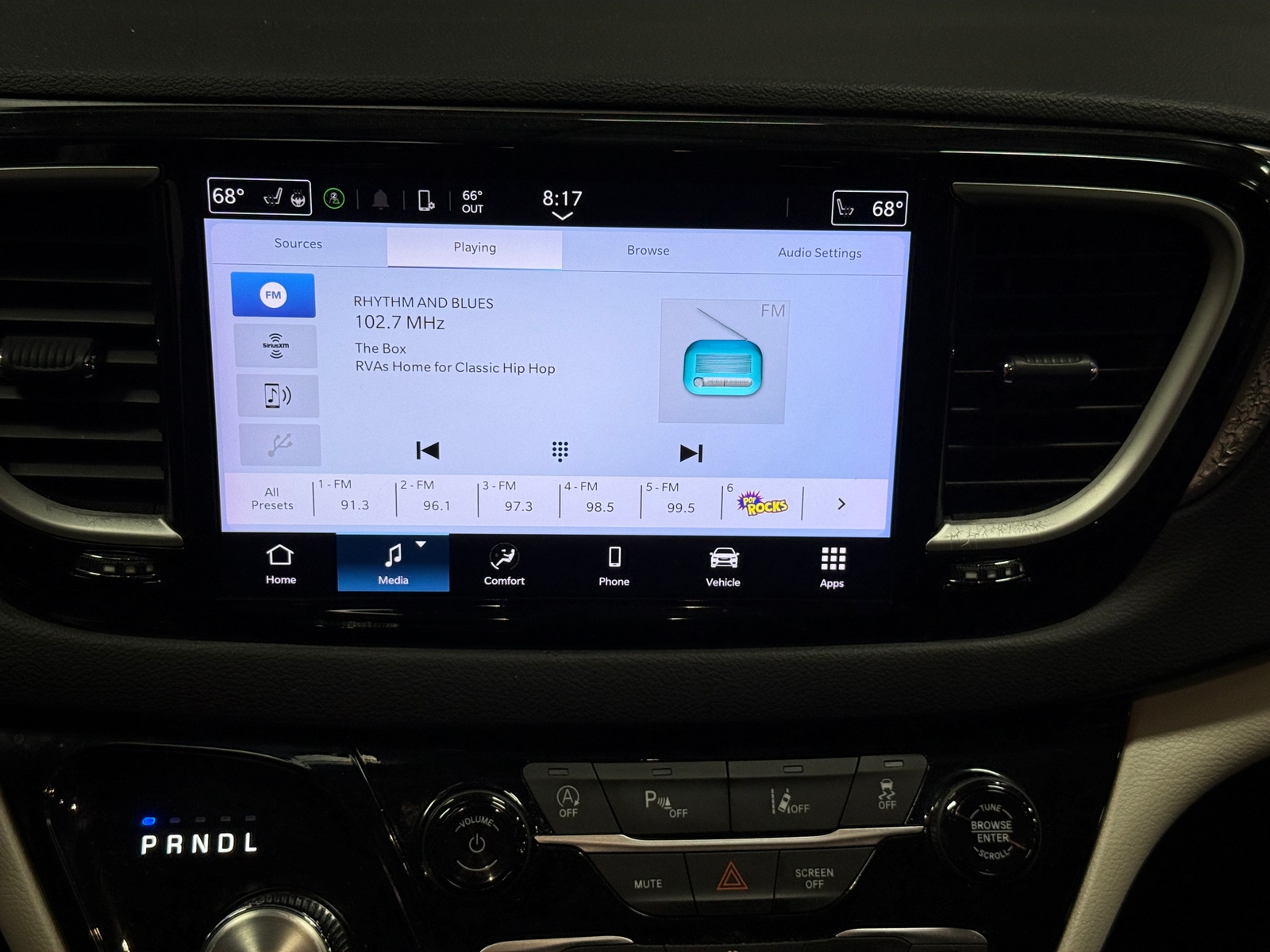 Thumbnail: 2024 Chrysler Pacifica - 3
