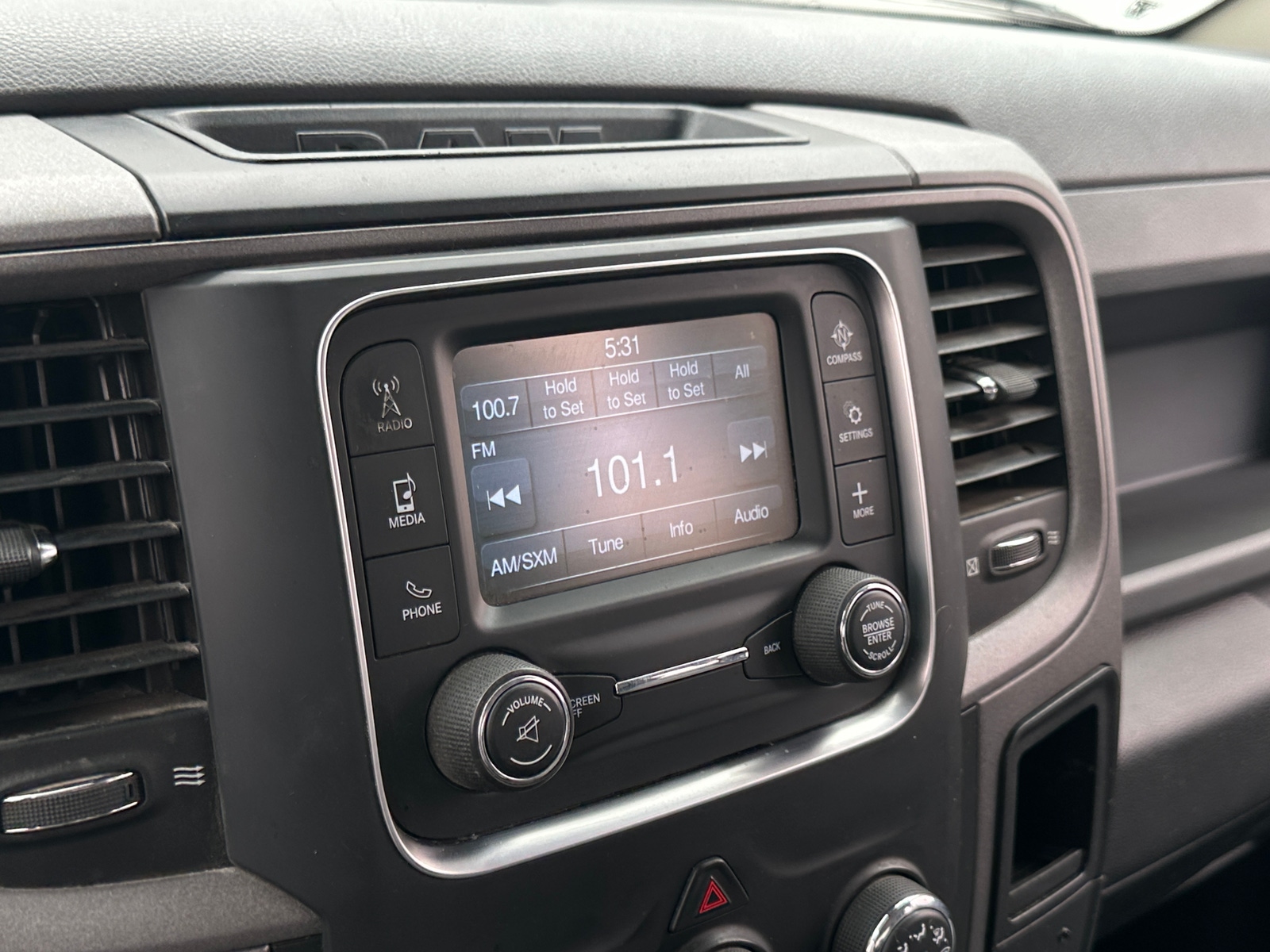 Thumbnail: 2019 RAM 1500 Classic - 4