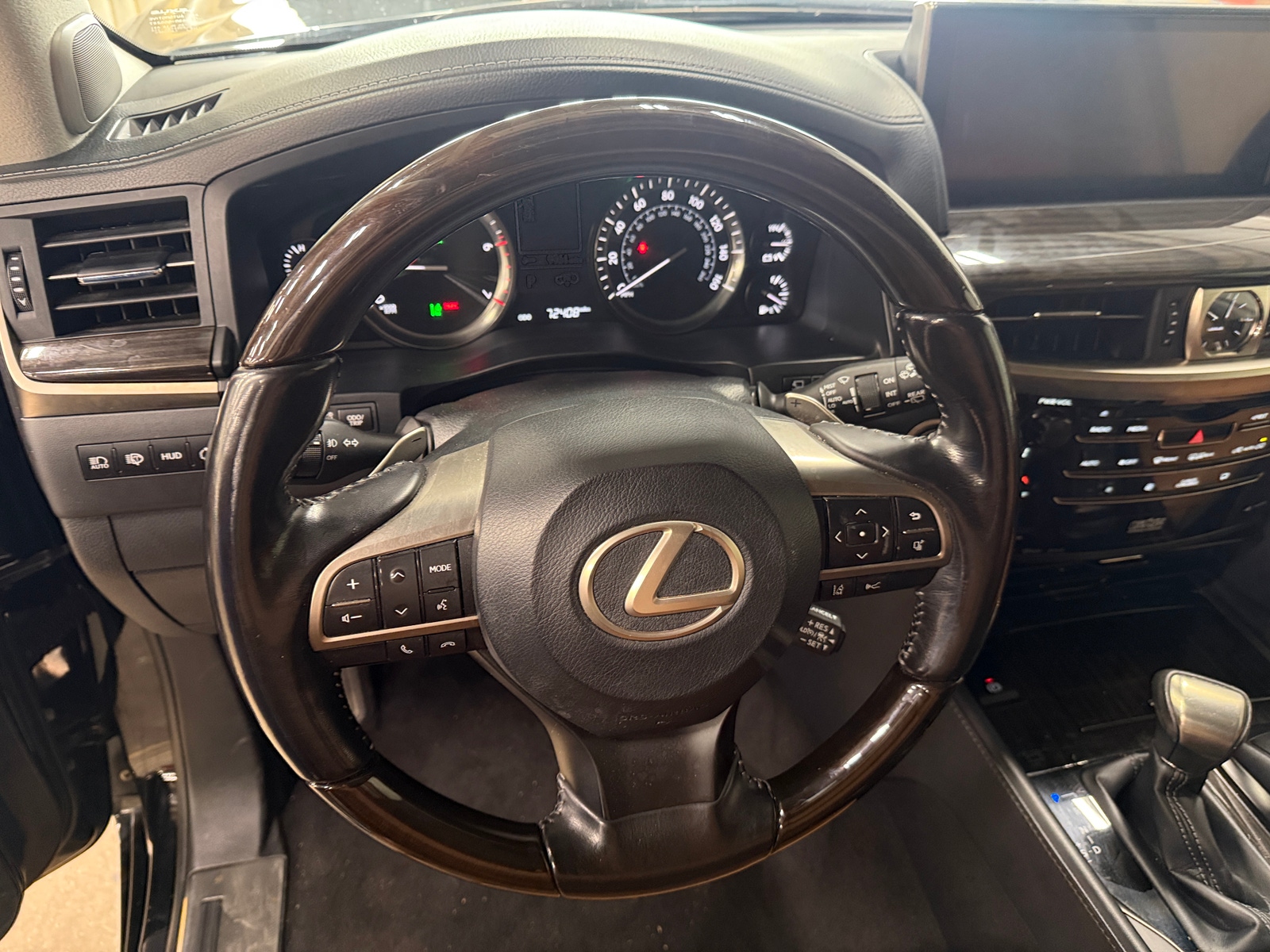 Thumbnail: 2021 Lexus LX - 4