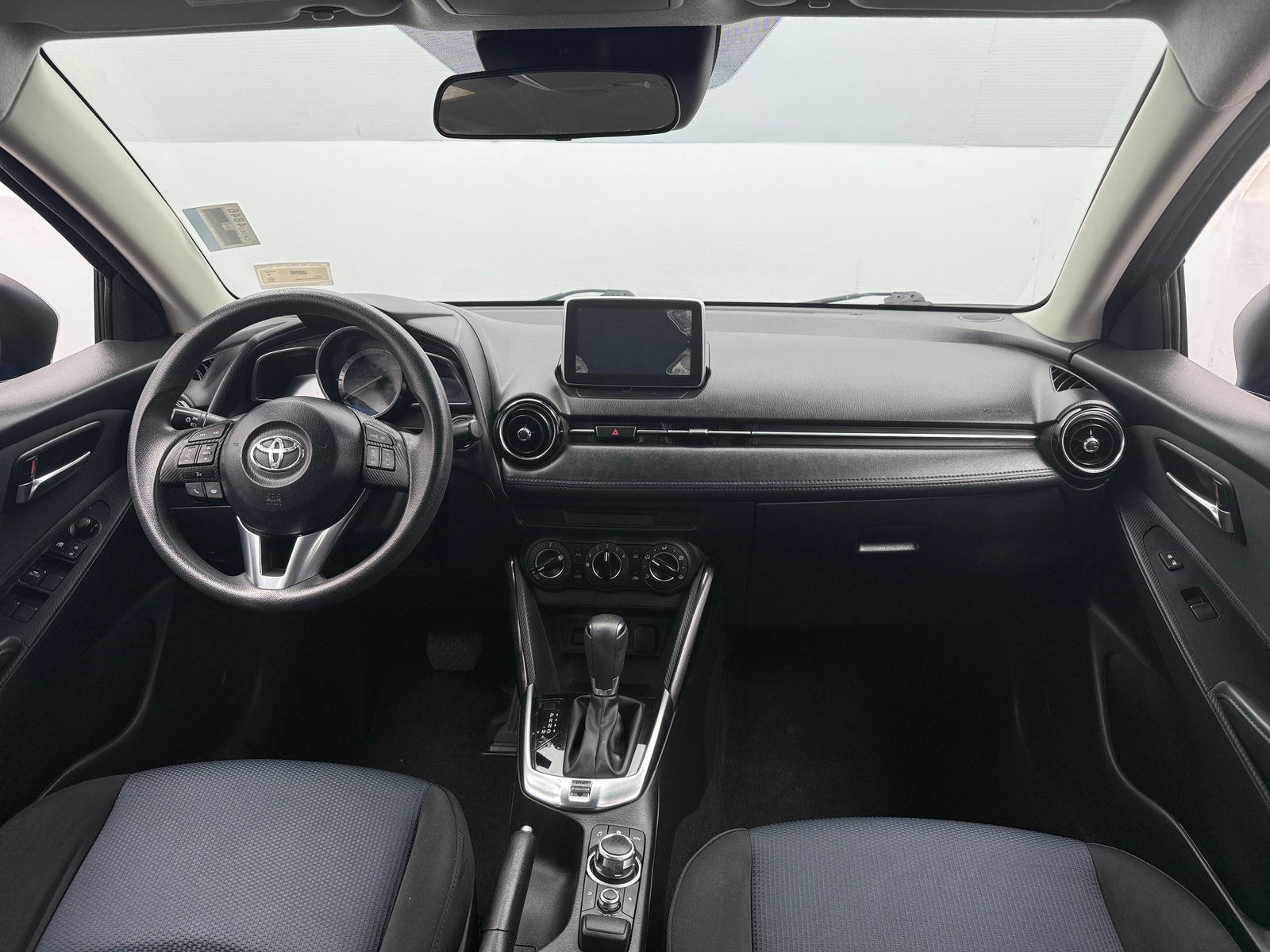 Thumbnail: 2017 Toyota Yaris iA - 3