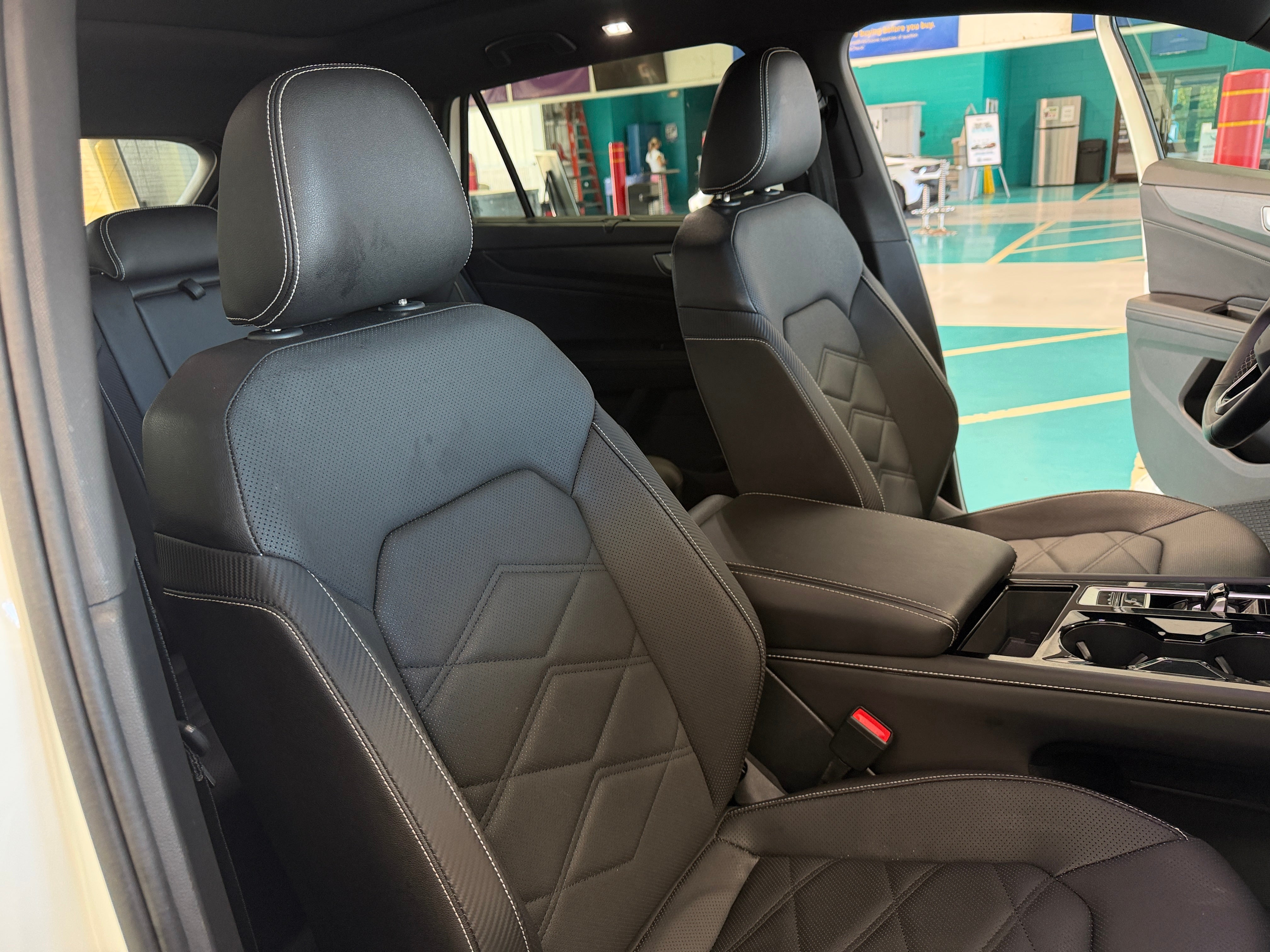 2025 Volkswagen Atlas Cross Sport SE w/Tech - Photo 2
