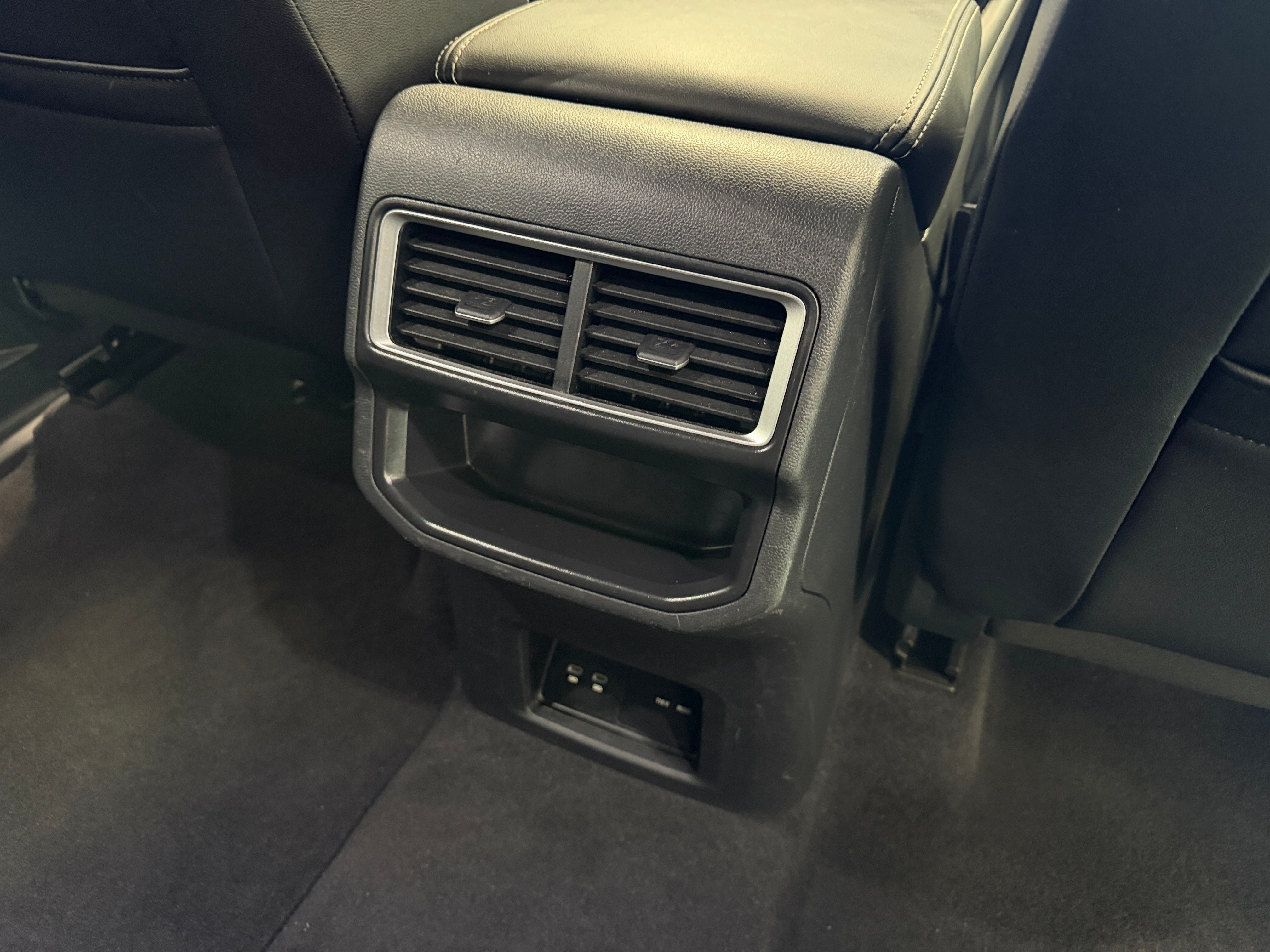 2025 Volkswagen Atlas Cross Sport SE w/Tech - Photo 3