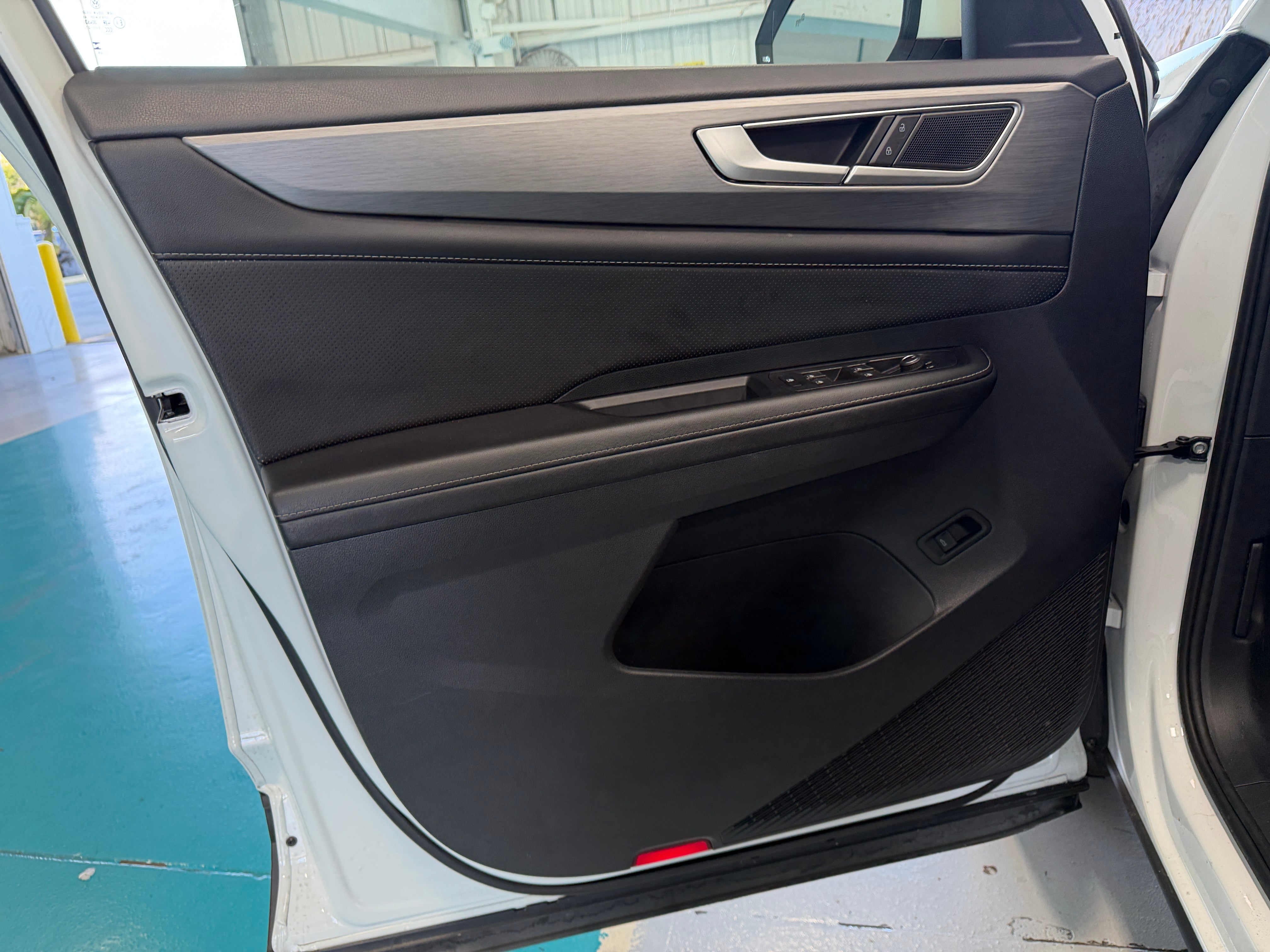 2025 Volkswagen Atlas Cross Sport SE w/Tech - Photo 11