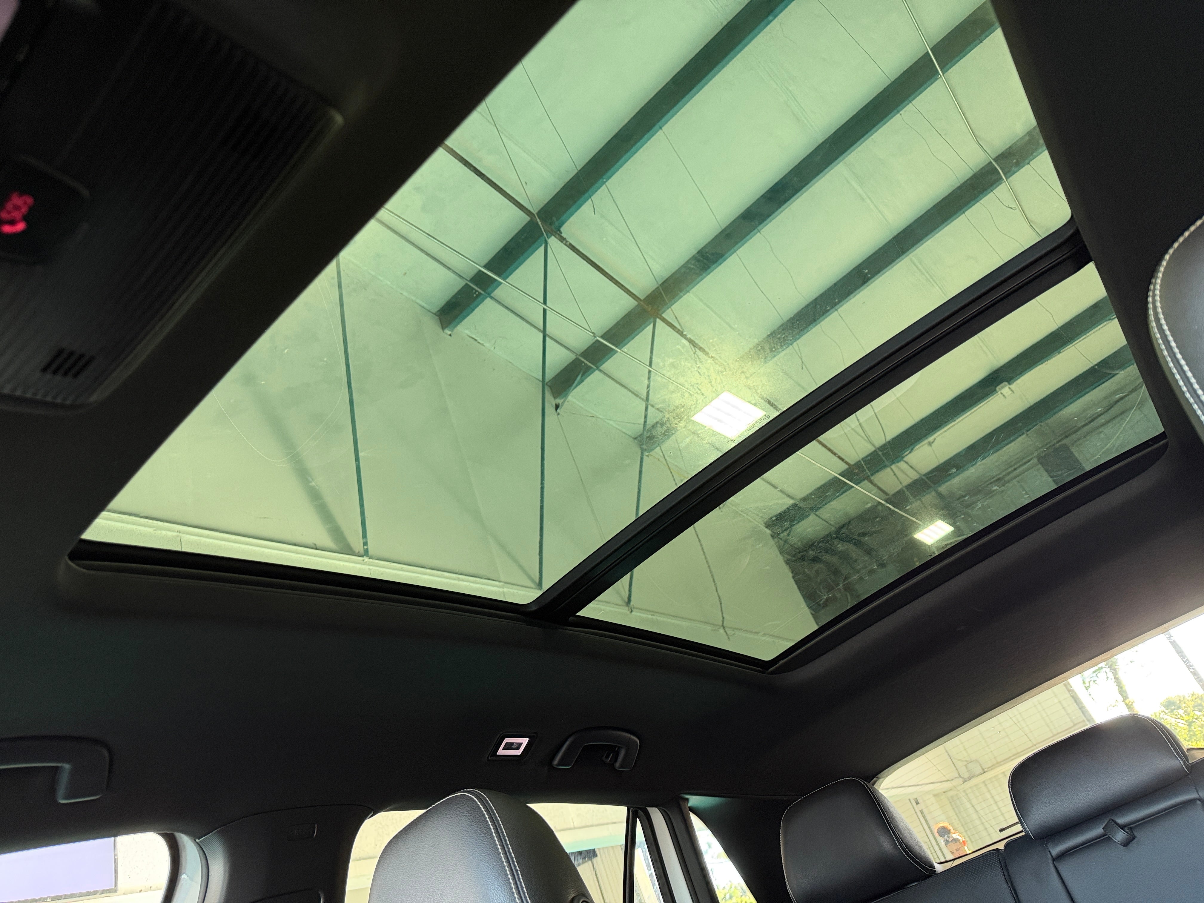 2025 Volkswagen Atlas Cross Sport SE w/Tech - Photo 16