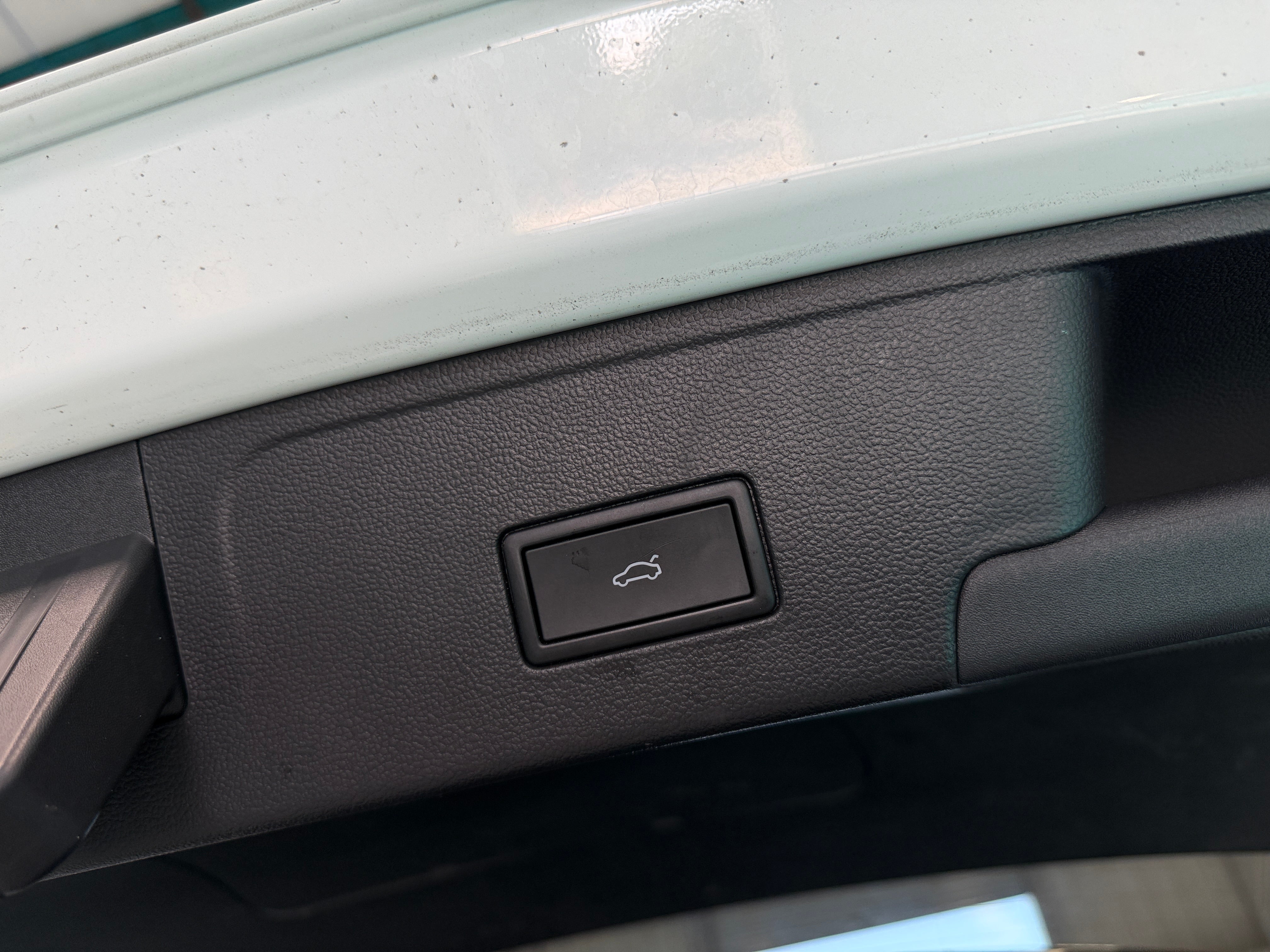 2025 Volkswagen Atlas Cross Sport SE w/Tech - Photo 17