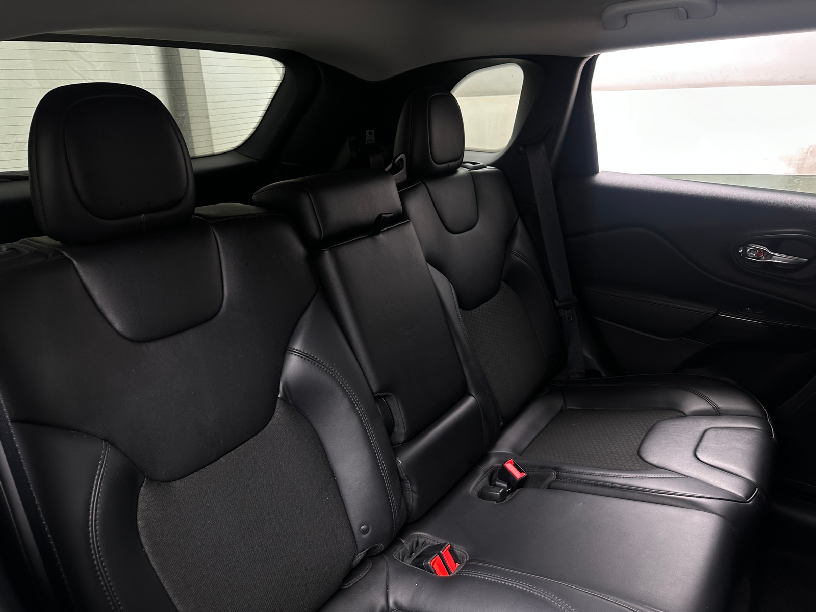 Thumbnail: 2019 Jeep Cherokee - 6
