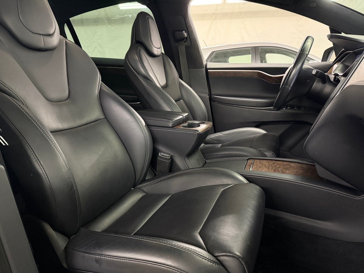 2018 Tesla Model X 100D Ludicrous Performance in Solid Black — photo 2