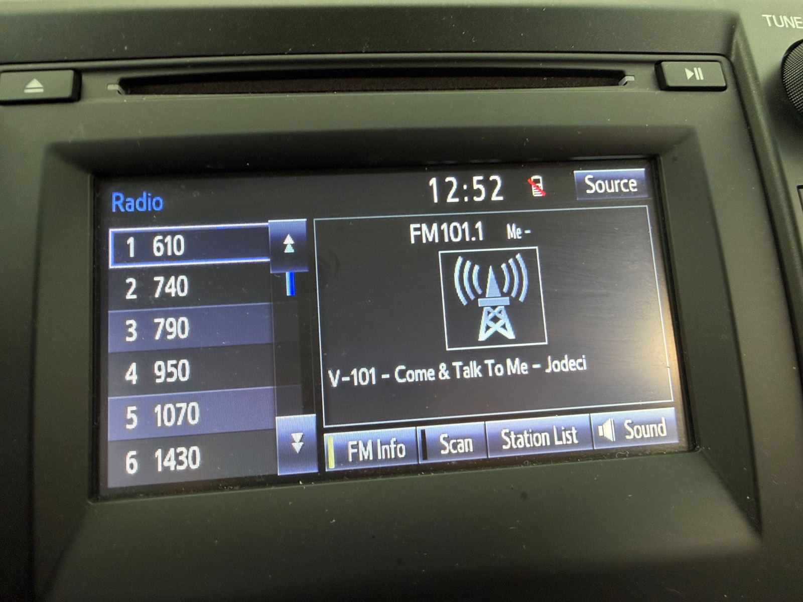 Thumbnail: 2016 Toyota Camry - 4