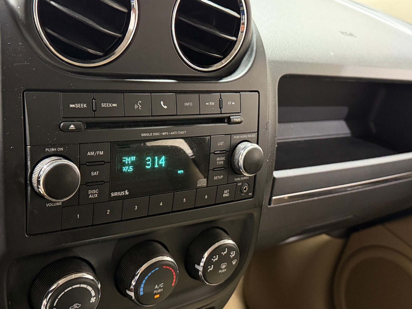 Thumbnail: 2014 Jeep Patriot - 4