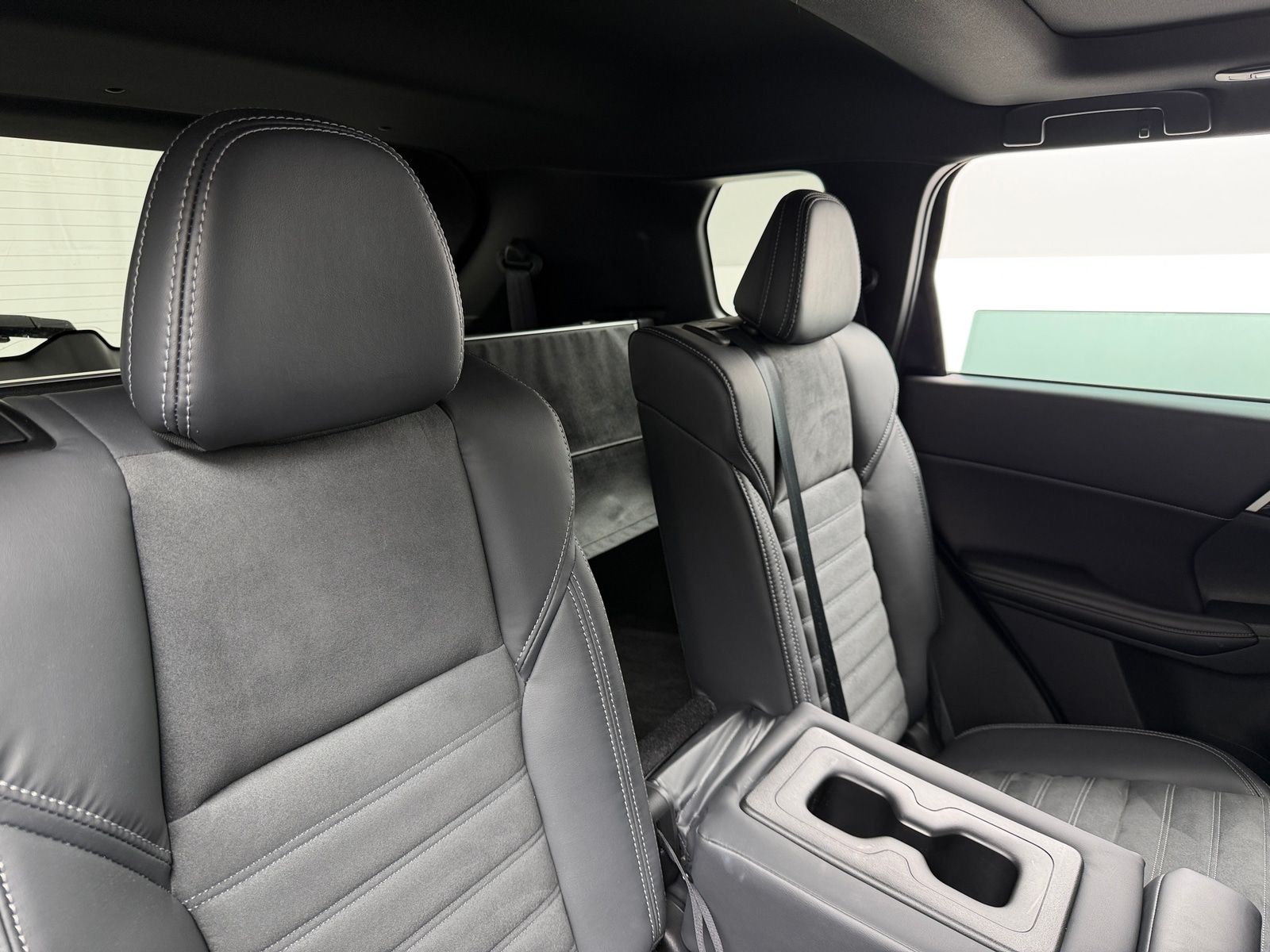 Thumbnail: 2022 Mitsubishi Outlander - 6