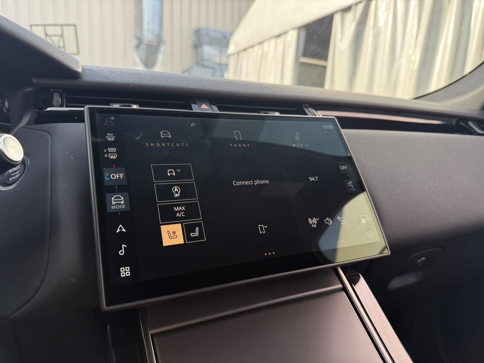 Thumbnail: 2025 Land Rover Range Rover Velar - 3
