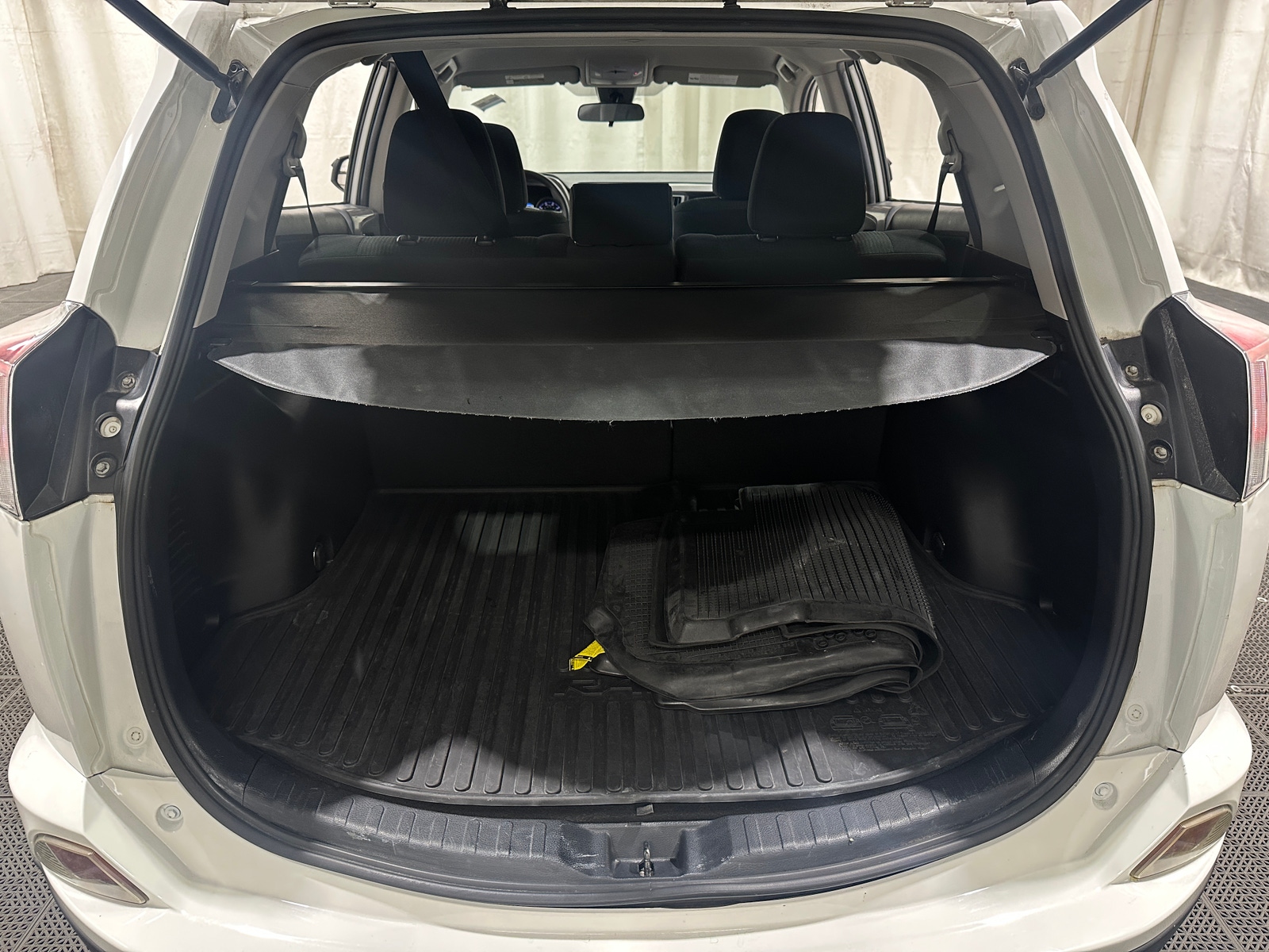 Thumbnail: 2018 Toyota RAV4 - 7