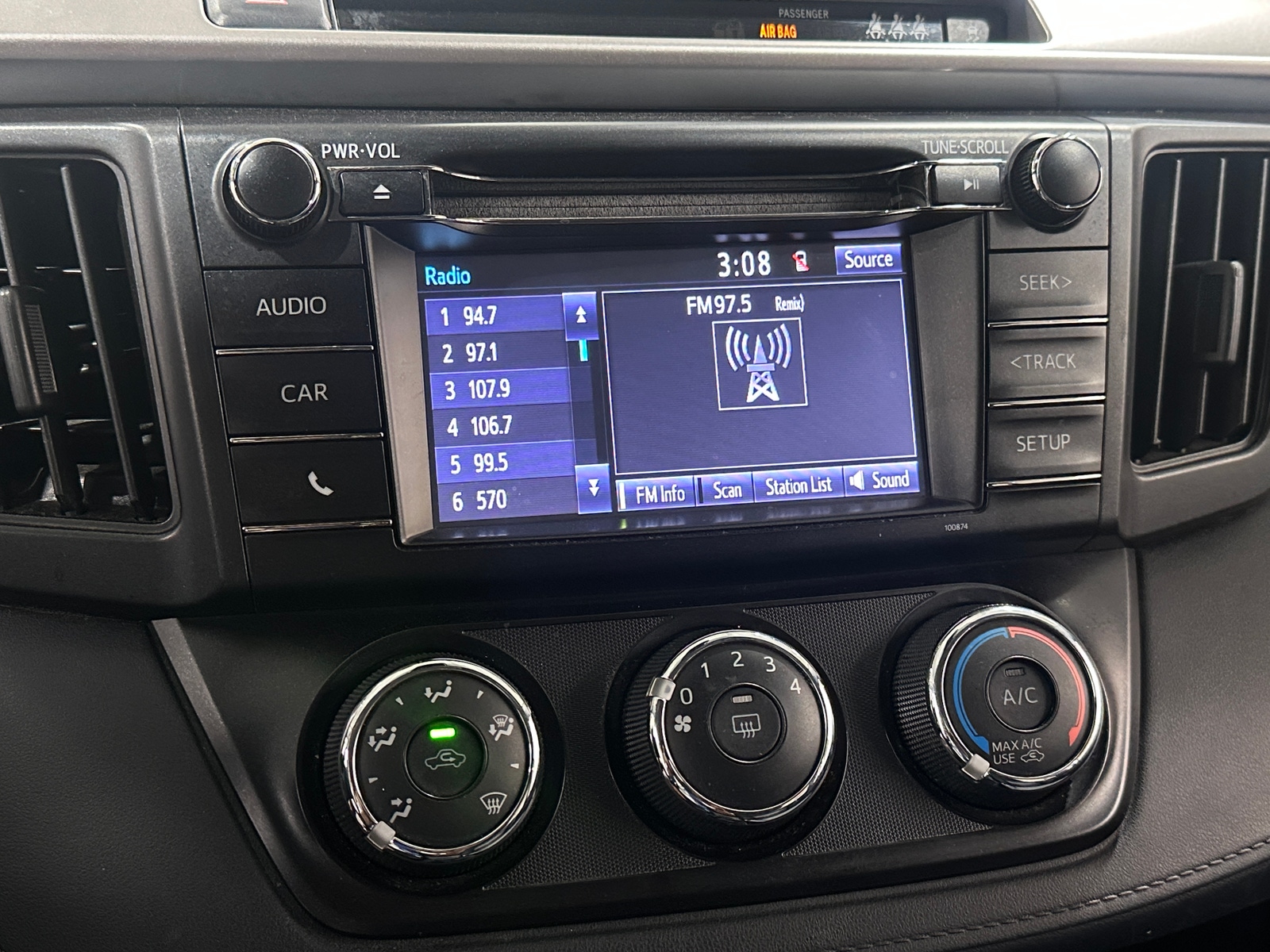 Thumbnail: 2018 Toyota RAV4 - 4